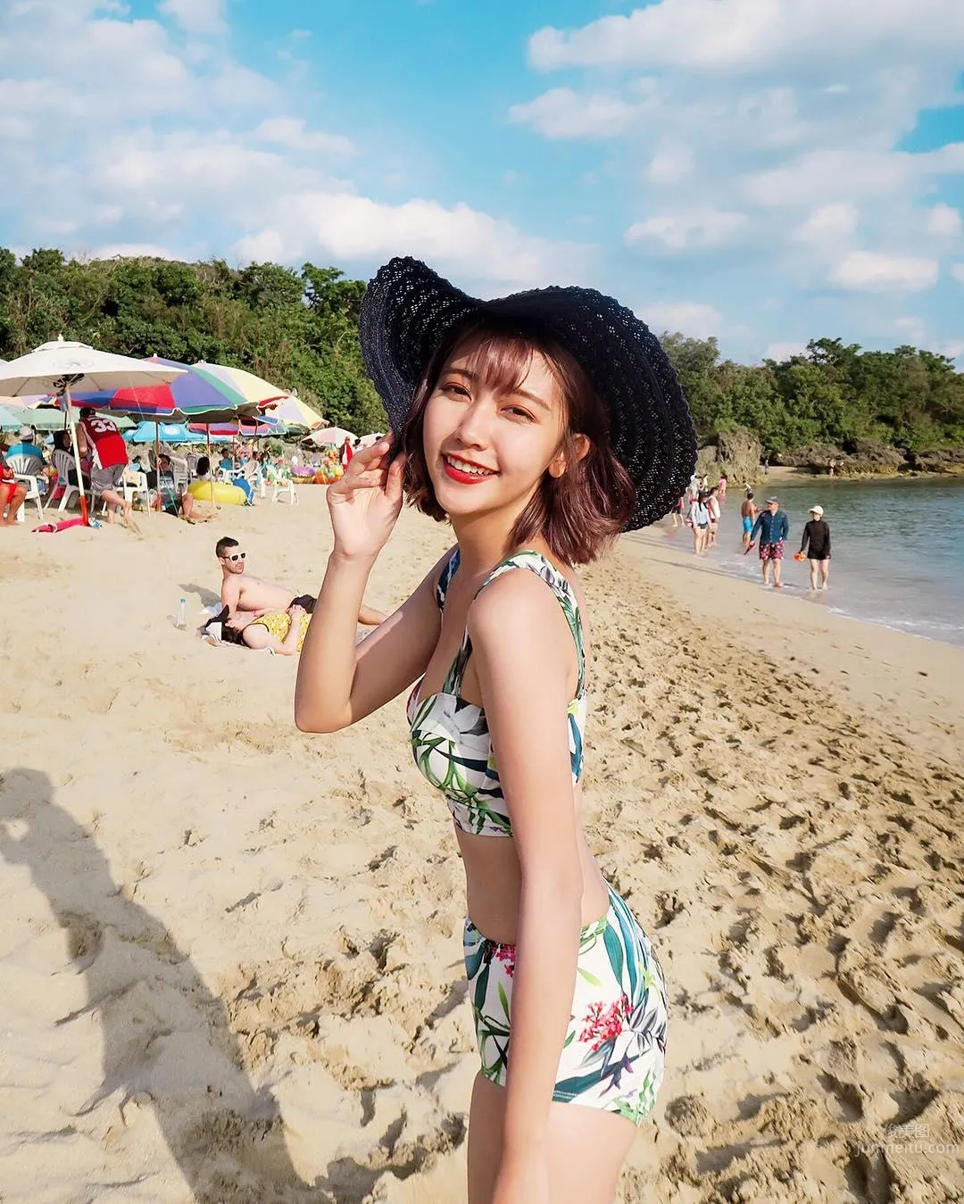 Xu Qingling, Ig Sharing Okinawa Bikini Photos photo 9