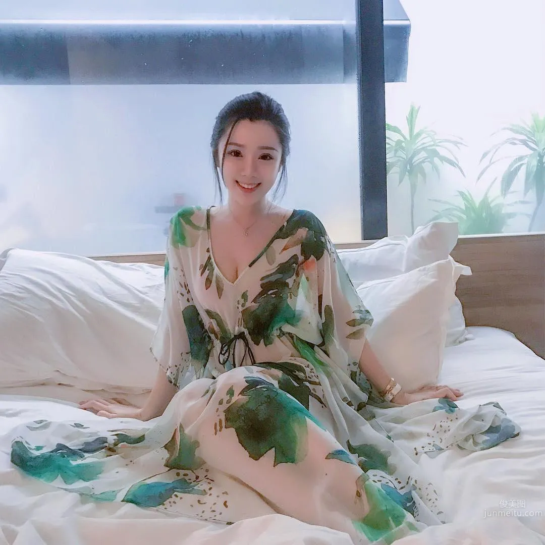 Lynna Lin- 強大反差萌！超萌小甜心擁「深溝長腿」 2