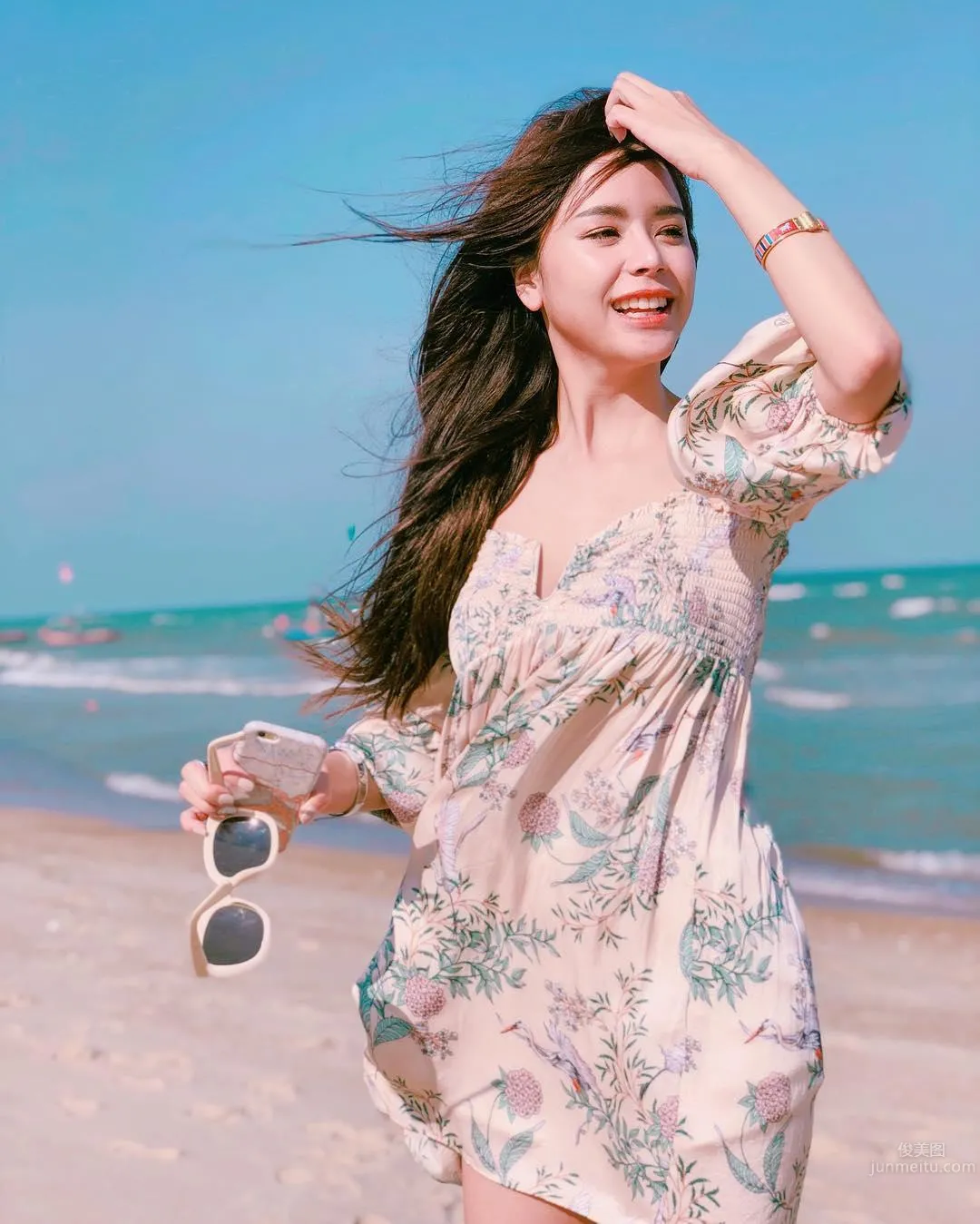 高顔值正妹「根本真人芭比」！驚人曲線下還隐藏「性感深溝」！ 31