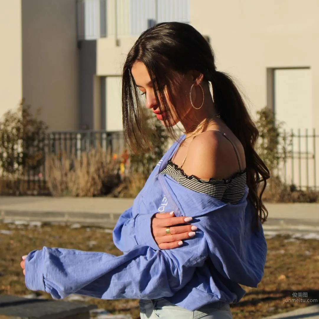 3 Million Fans! 17-Year-Old French Dynamic Beauty Lea Elui photo 7