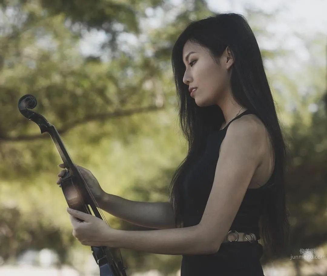 Sweet and Domineering! Chen Lingyu's Super Confident Smile Plus Hot Figure, the Queen Is Decided to Be You! photo 17