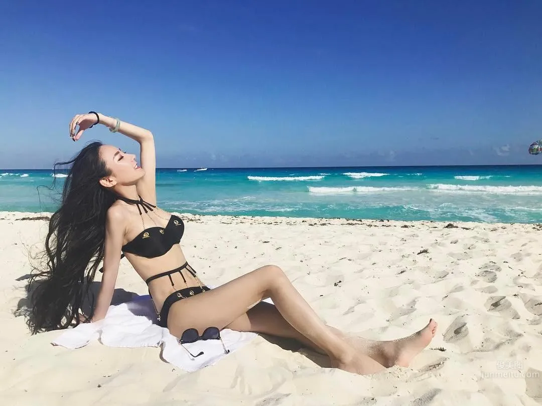 The Dream Girl of the Legs World! Overseas Highly Educated Beauty You Never Tire of Looking At! Her Curves Are Too Hot! photo 5