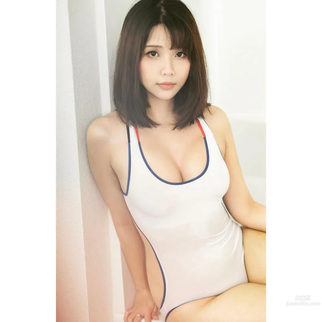 Video Game Beauty Hana Dinh, Do You Like This Figure? photo 41