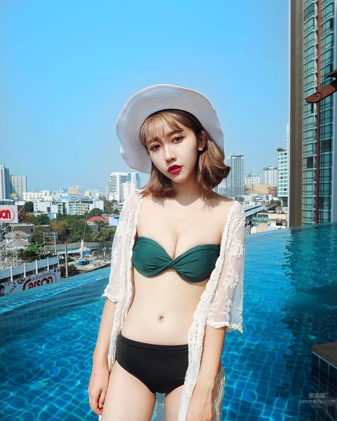 Xu Qingling, Ig Sharing Okinawa Bikini Photos photo 4