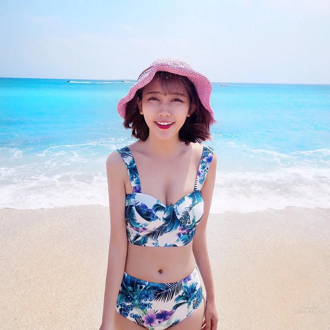 Xu Qingling, Ig Sharing Okinawa Bikini Photos photo 7