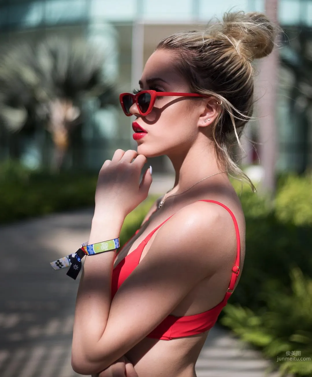 What a Honey Curves! Bikini Clings to Front and Back S Curves photo 26