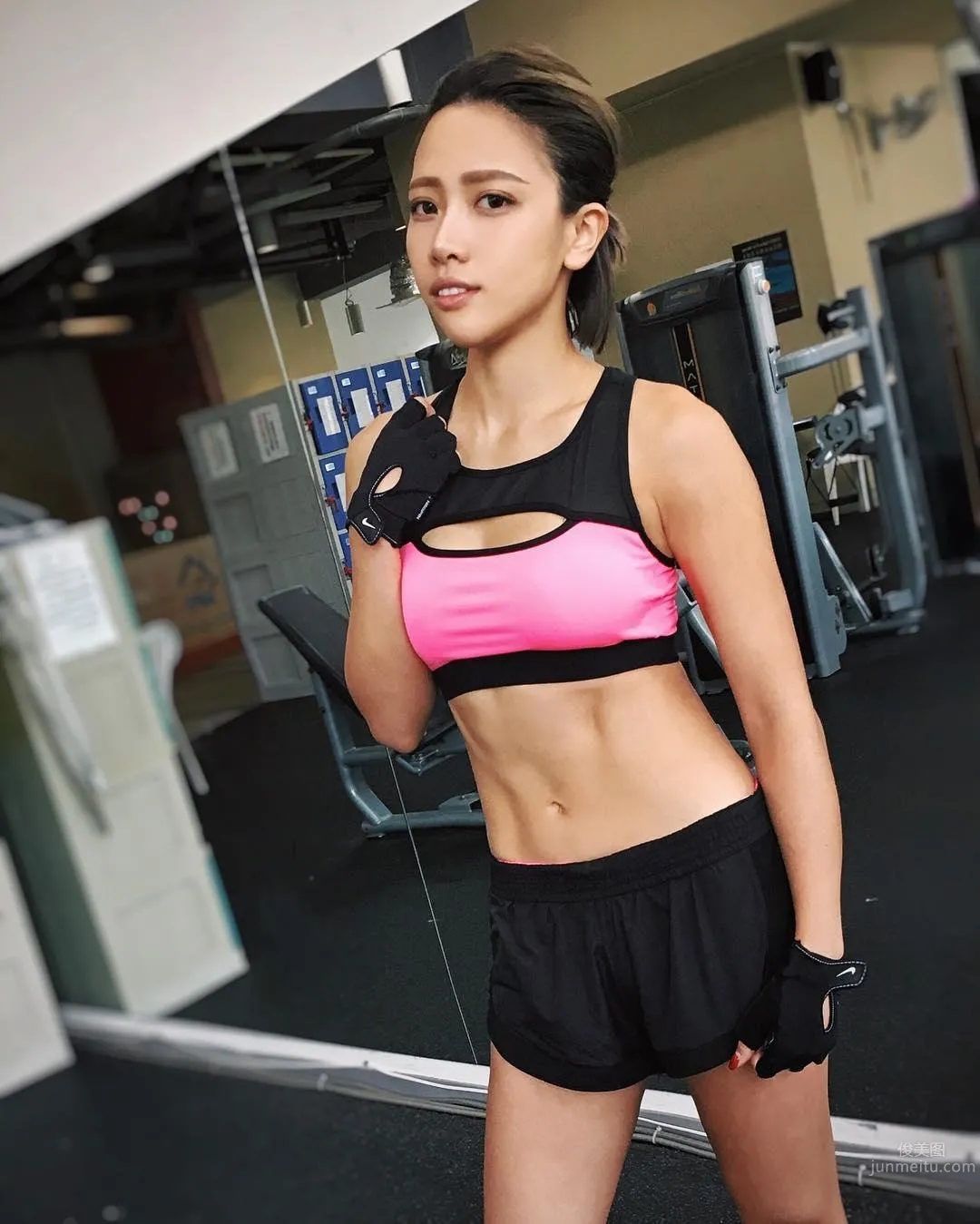 Chen Liling, Sporty Beauty Deep V All the Way Down photo 9