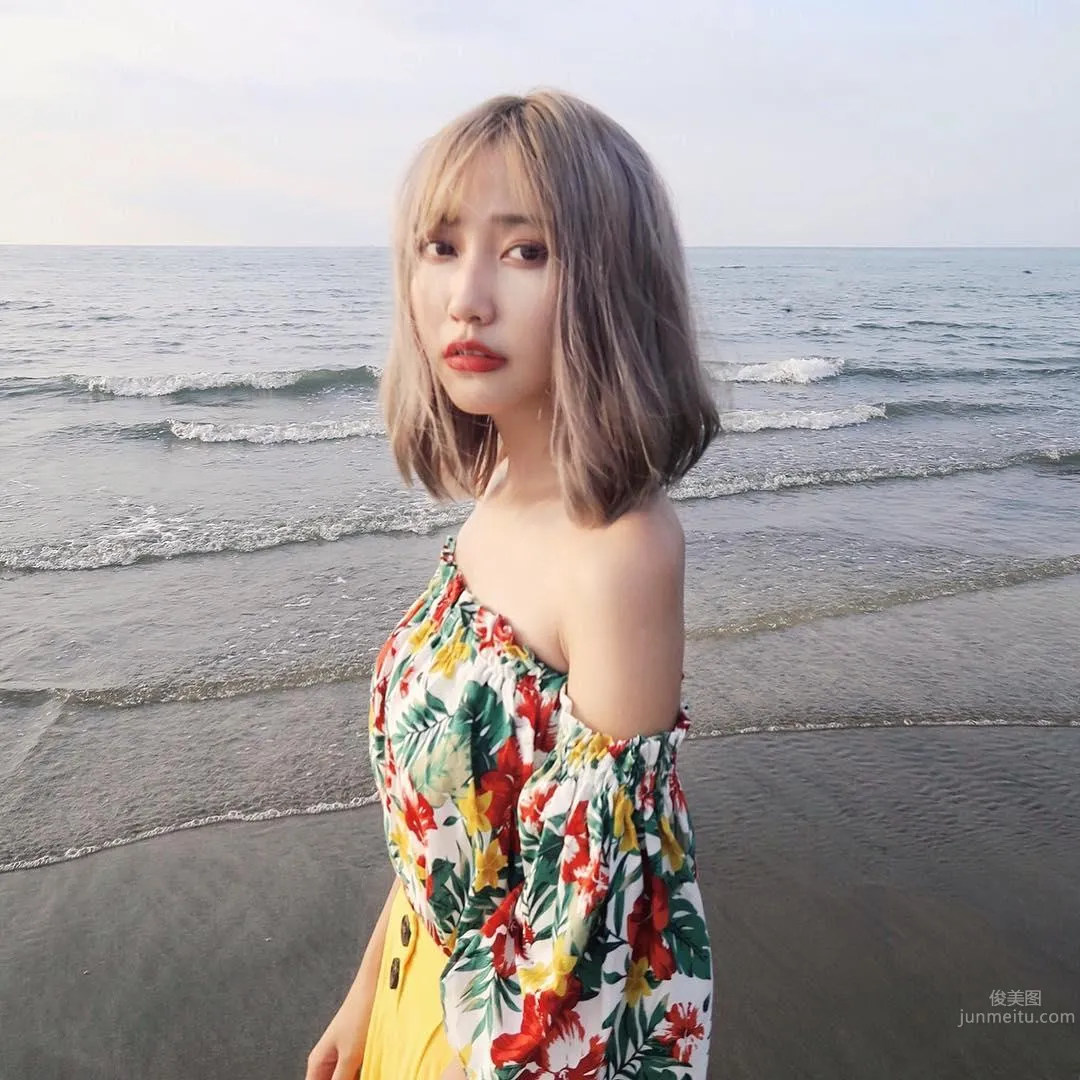 Xu Qingling, Ig Sharing Okinawa Bikini Photos photo 40