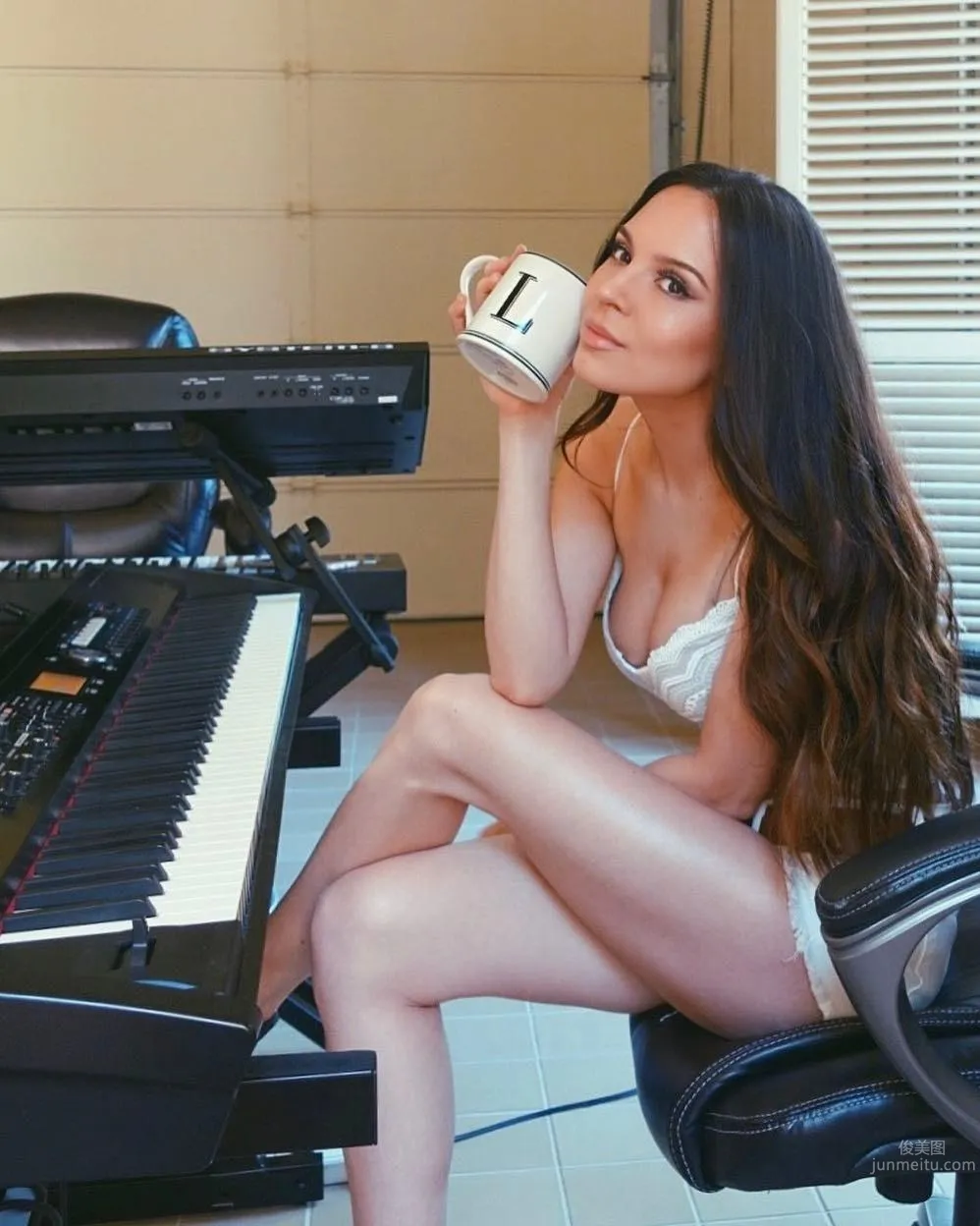 Lola Astanova, Beautiful Pianist Private Shoot photo 14