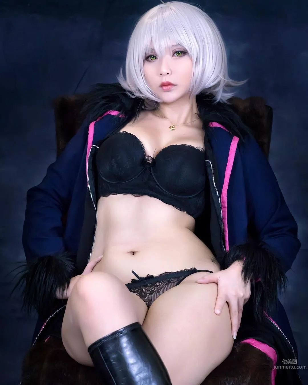 Video Game Beauty Hana Dinh, Do You Like This Figure? photo 35