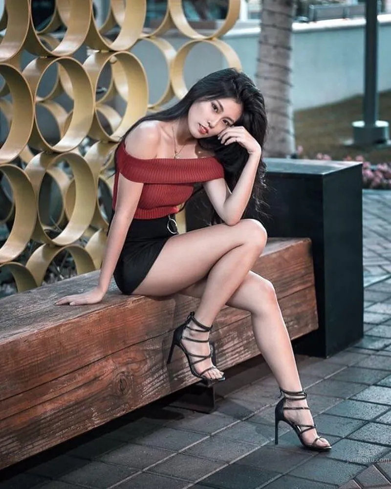 Sweet and Domineering! Chen Lingyu's Super Confident Smile Plus Hot Figure, the Queen Is Decided to Be You! photo 37