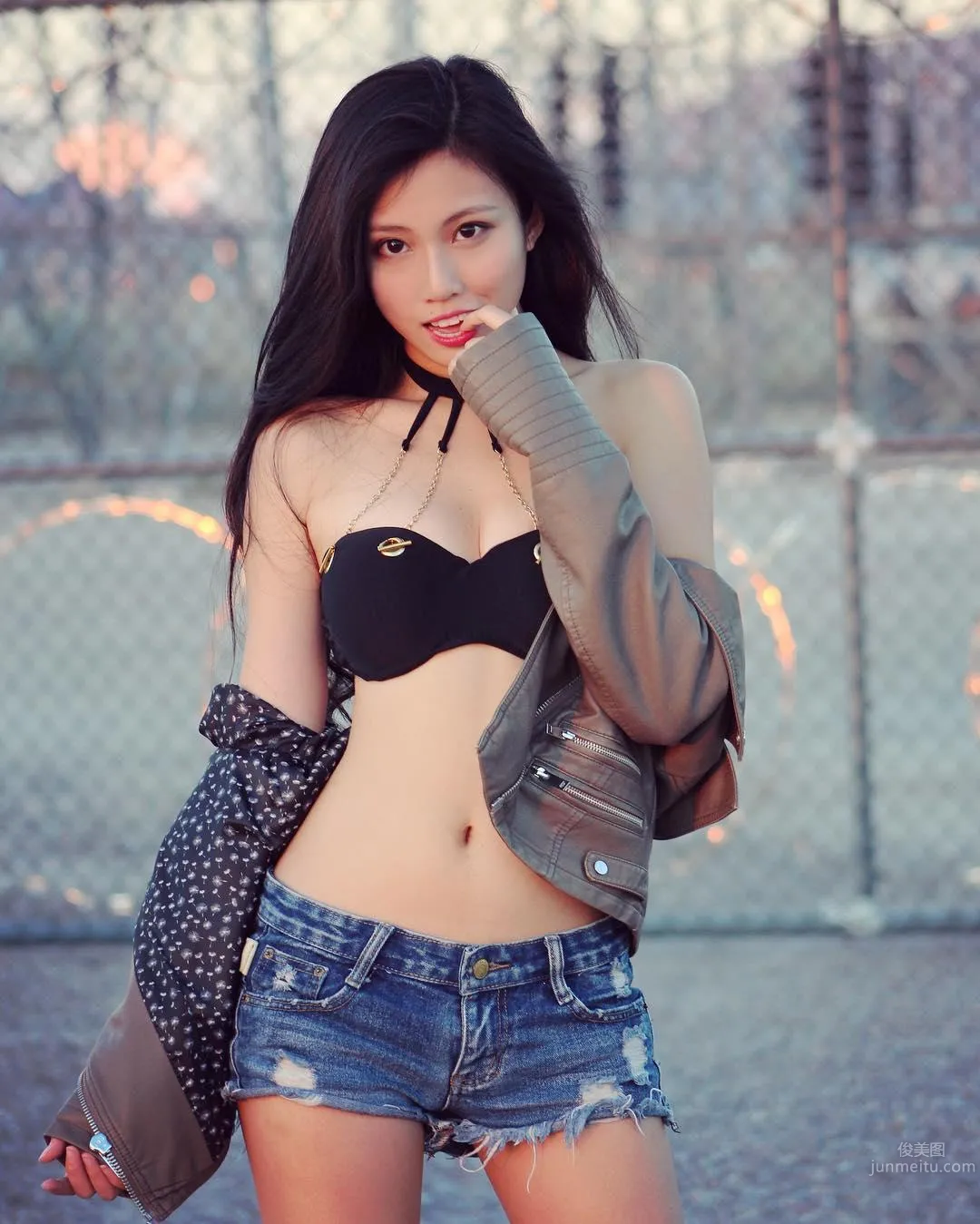 Sweet and Domineering! Chen Lingyu's Super Confident Smile Plus Hot Figure, the Queen Is Decided to Be You! photo 12
