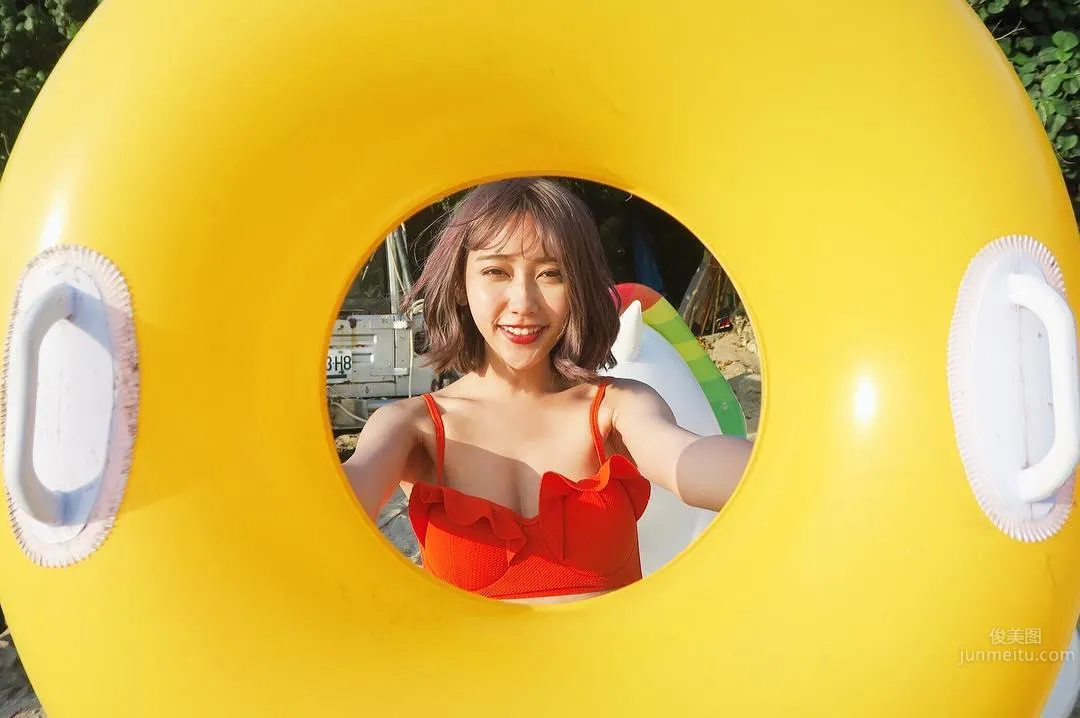 Xu Qingling, Ig Sharing Okinawa Bikini Photos photo 13