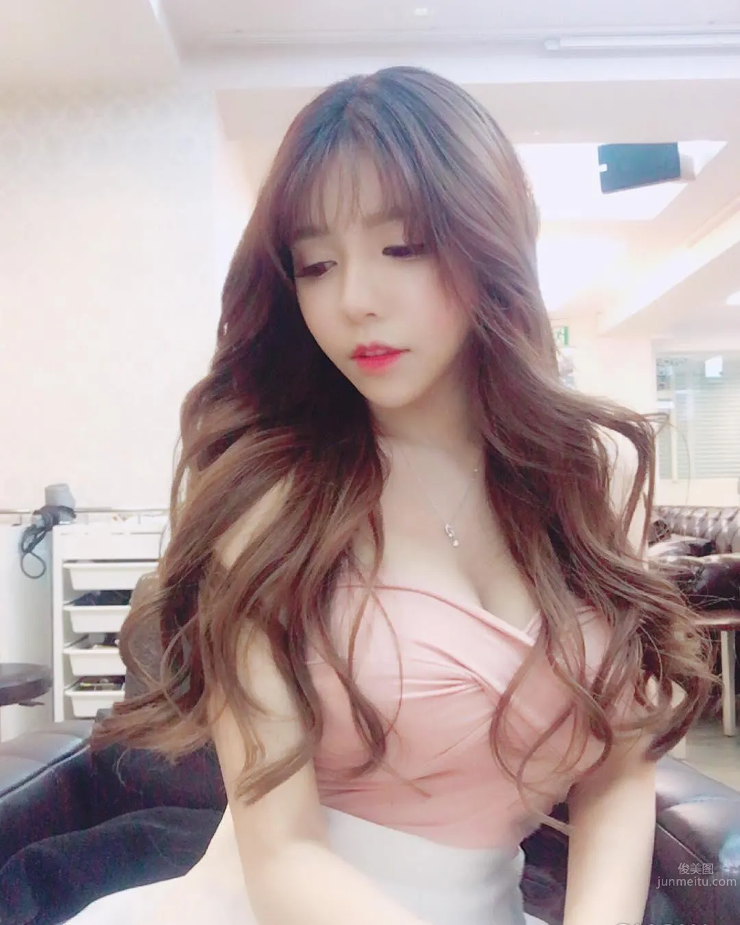 Looks Just Like Popular Actress Yua Mikami! Fair-Skinned Sweetheart Tan Yongxi's Bust Is Too Astonishing photo 3