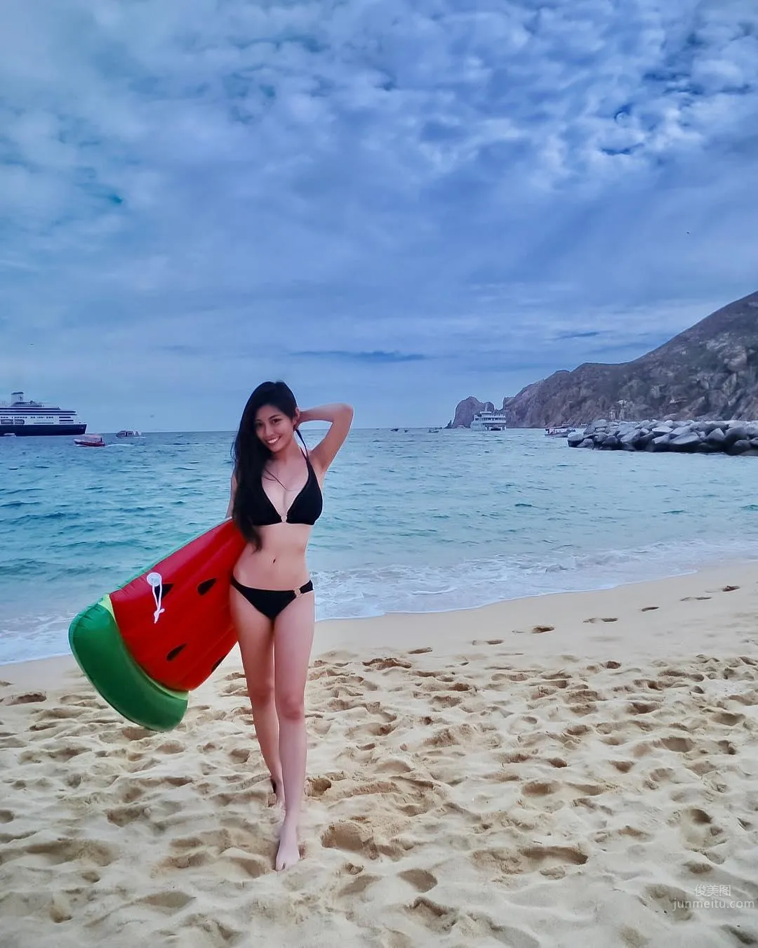 Sweet and Domineering! Chen Lingyu's Super Confident Smile Plus Hot Figure, the Queen Is Decided to Be You! photo 41