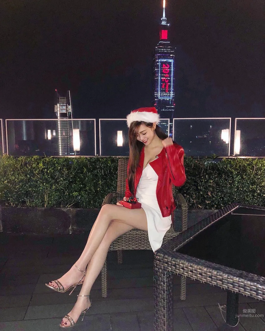 台湾极品校花张凯玲 肤白腿长的魔鬼身材_32