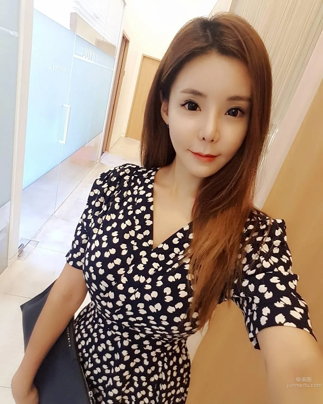南韓妹子黃麗娅脾氣不好！性感比基尼大方來獻寶～ 22