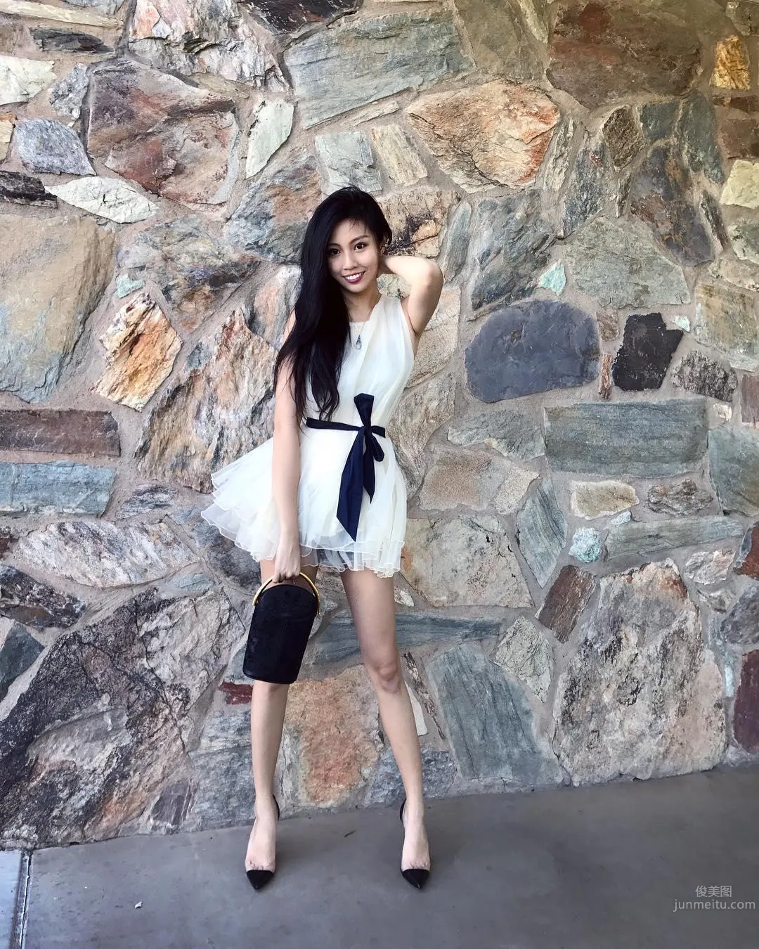 Sweet and Domineering! Chen Lingyu's Super Confident Smile Plus Hot Figure, the Queen Is Decided to Be You! photo 14