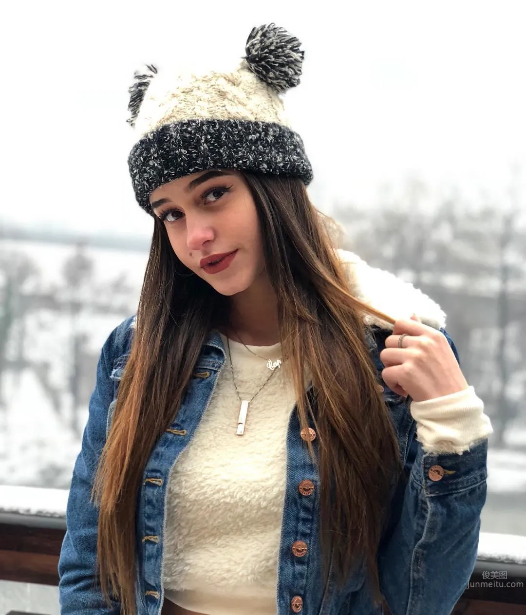3 Million Fans! 17-Year-Old French Dynamic Beauty Lea Elui photo 9