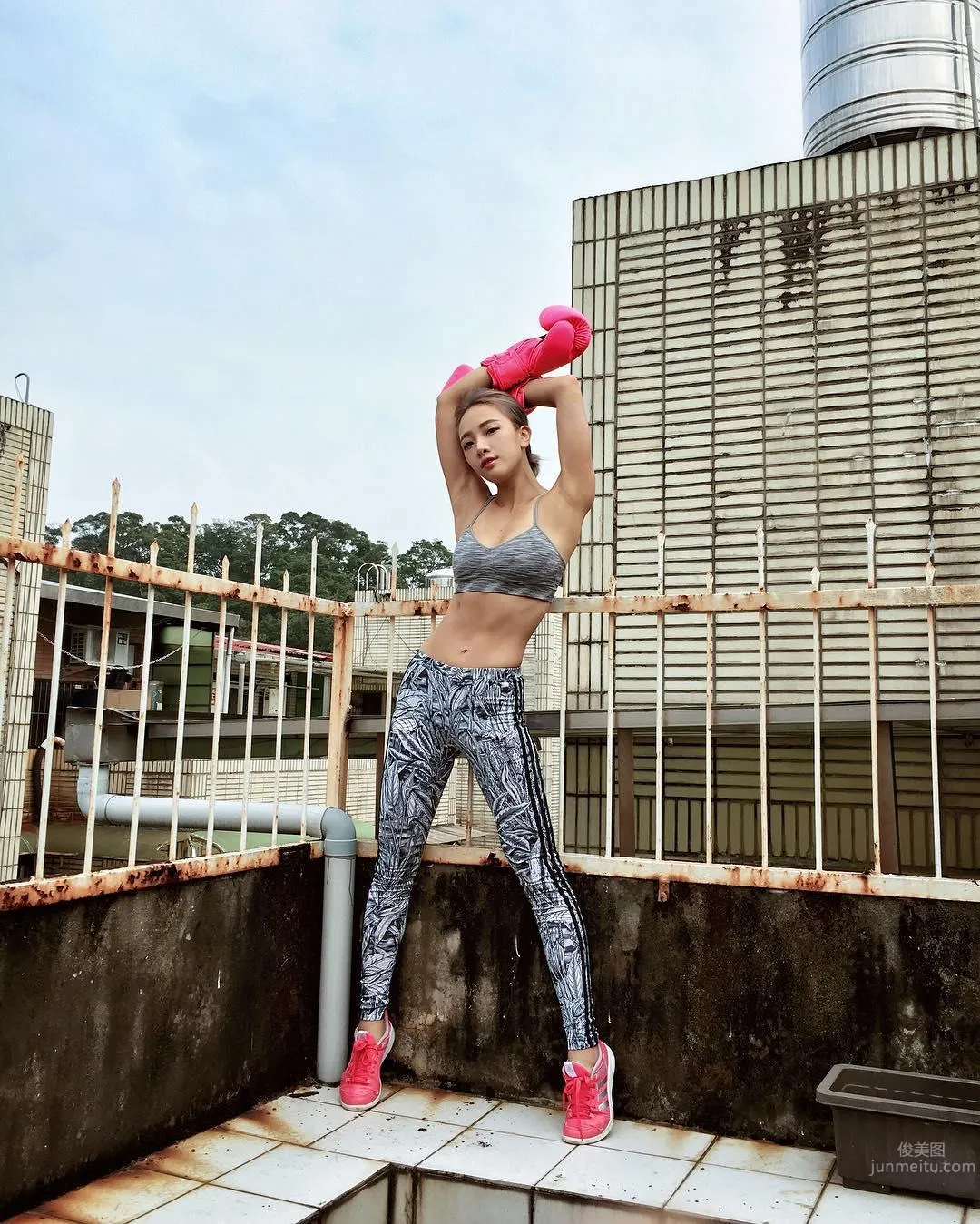 Chen Liling, Sporty Beauty Deep V All the Way Down photo 58