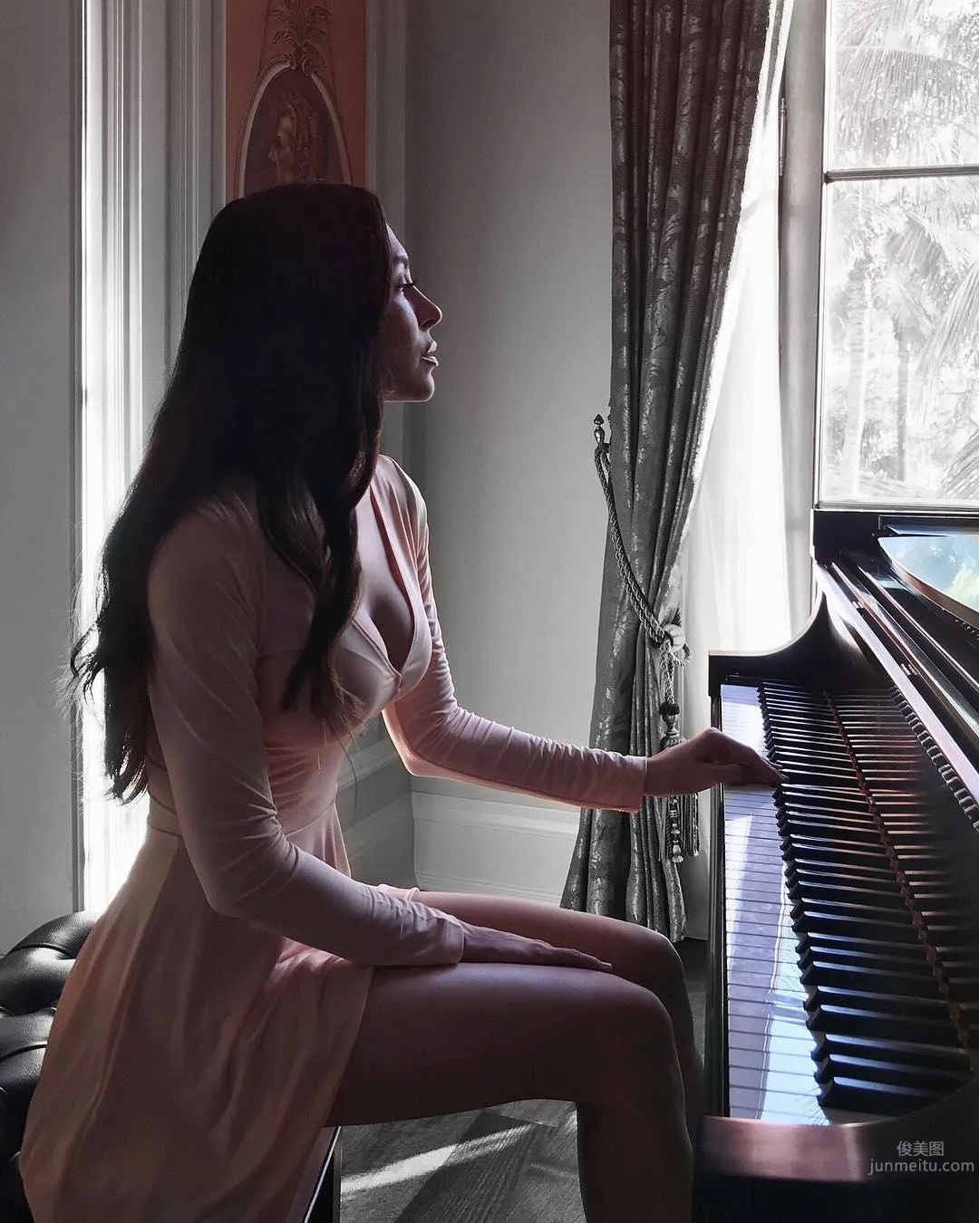 Lola Astanova, Beautiful Pianist Private Shoot photo 34