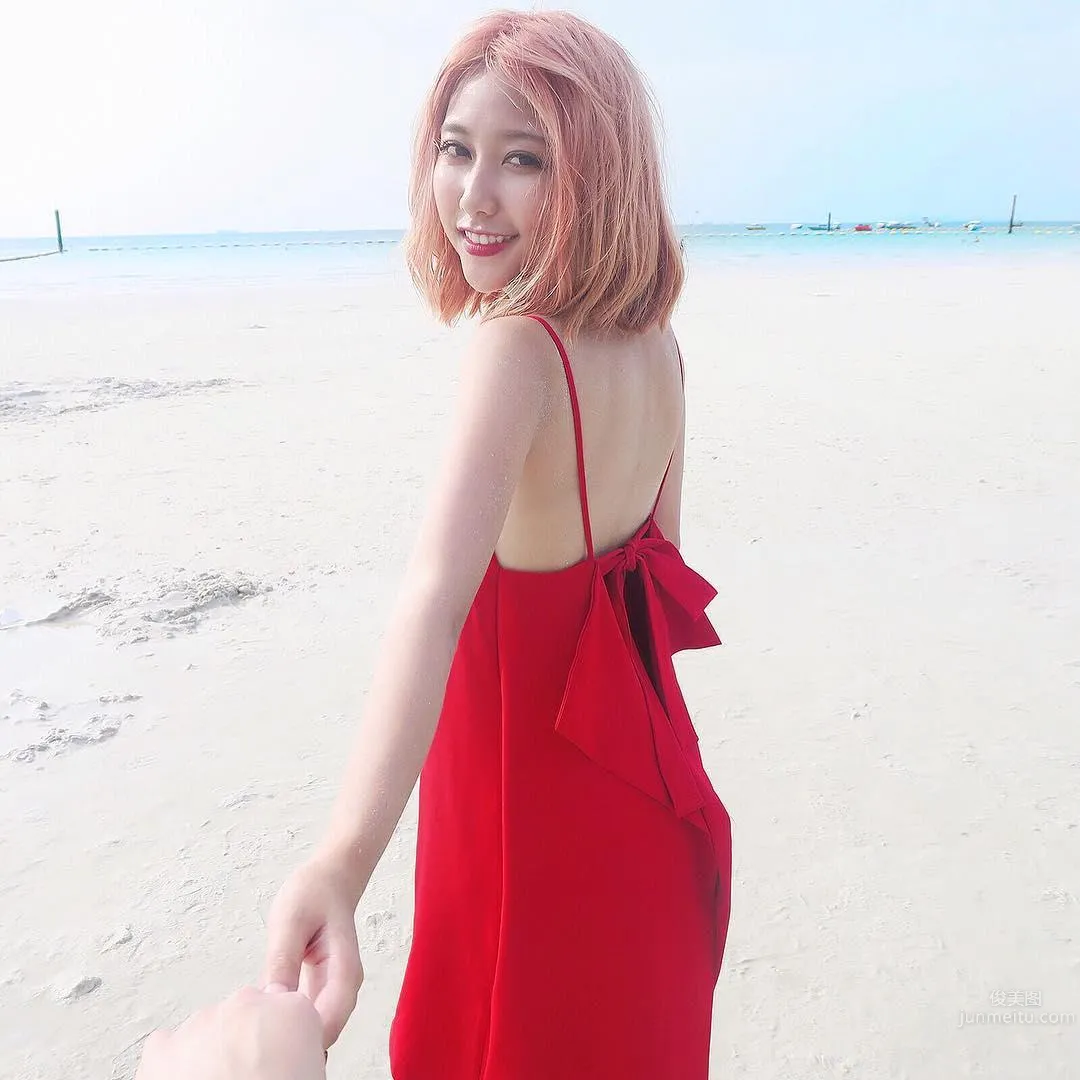 Xu Qingling, Ig Sharing Okinawa Bikini Photos photo 27