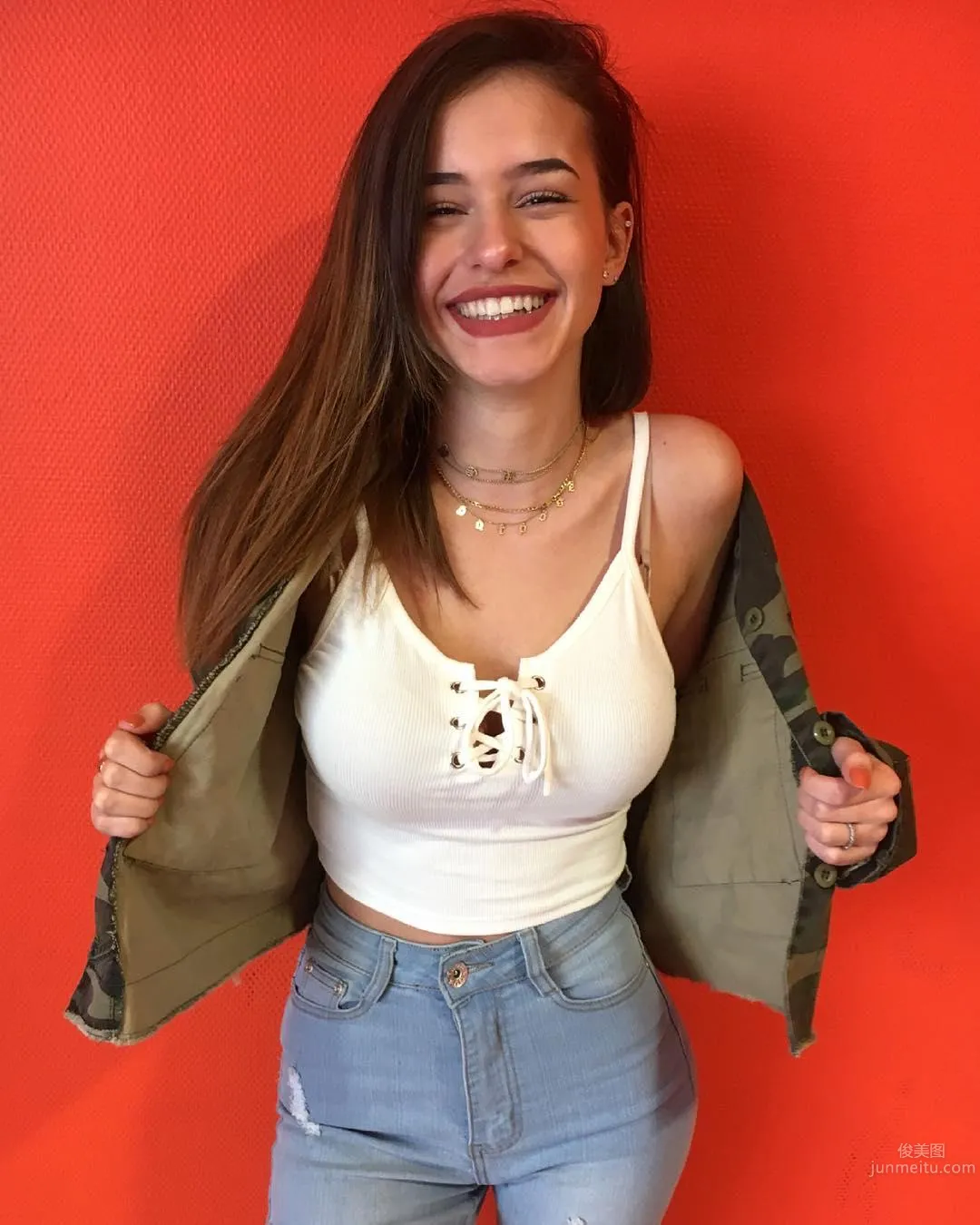 3 Million Fans! 17-Year-Old French Dynamic Beauty Lea Elui photo 5