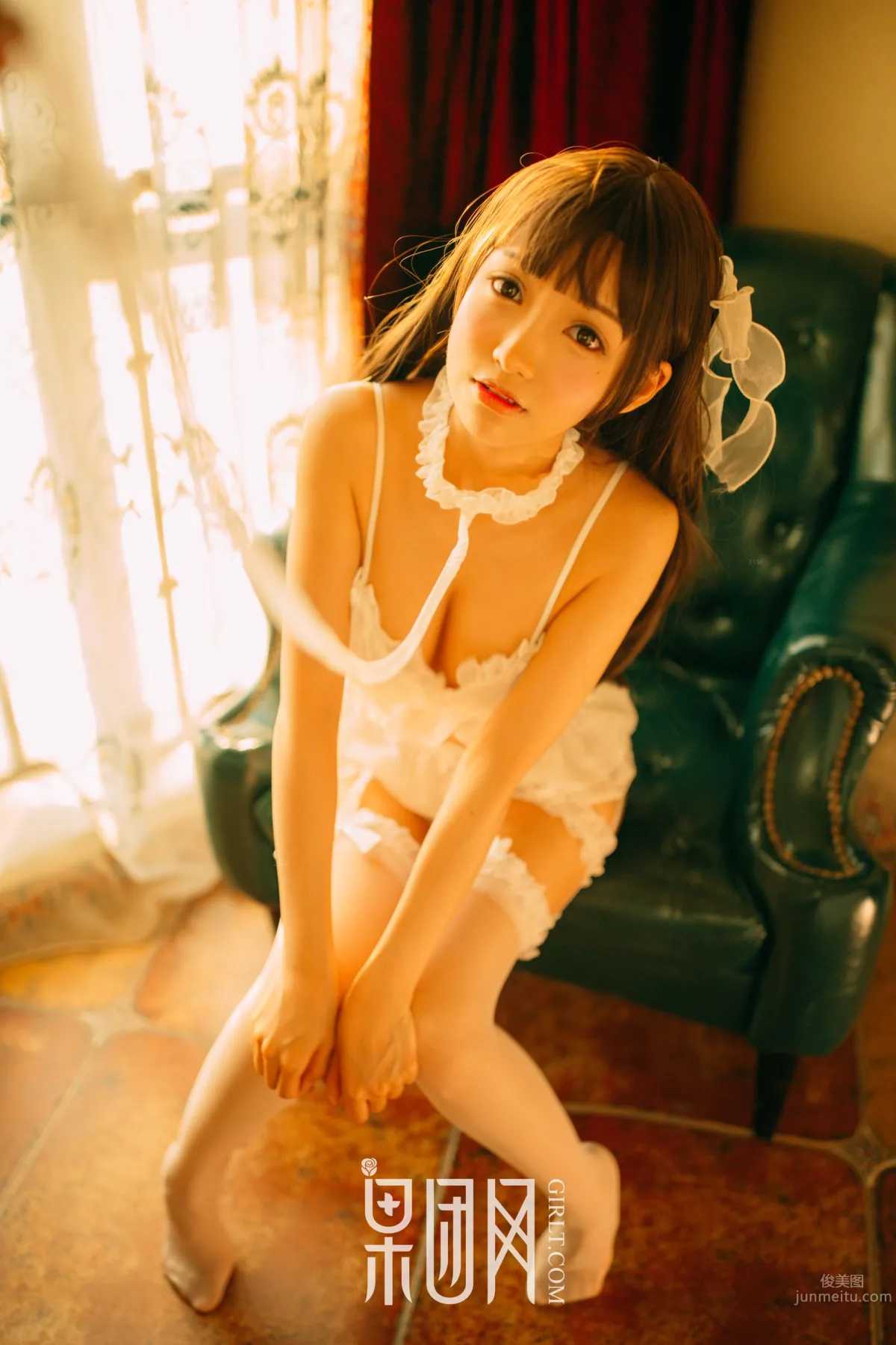 白絲男人斬！蘿莉真空上陣化身調皮小女仆 35
