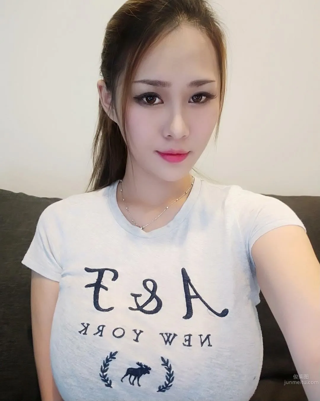台灣I級豔後洪蓉 超震撼的事業線 26