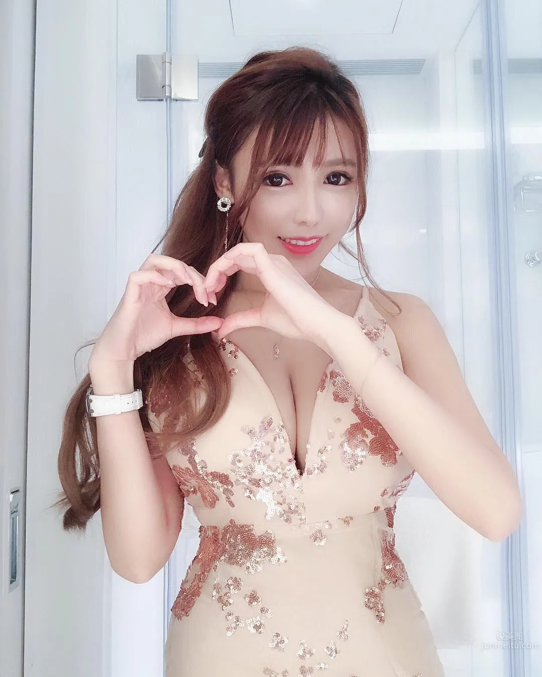 Looks Just Like Popular Actress Yua Mikami! Fair-Skinned Sweetheart Tan Yongxi's Bust Is Too Astonishing photo 12