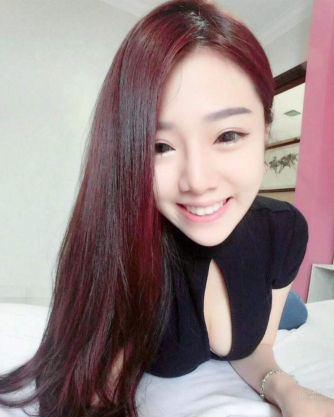 Lynna Lin- 強大反差萌！超萌小甜心擁「深溝長腿」 1