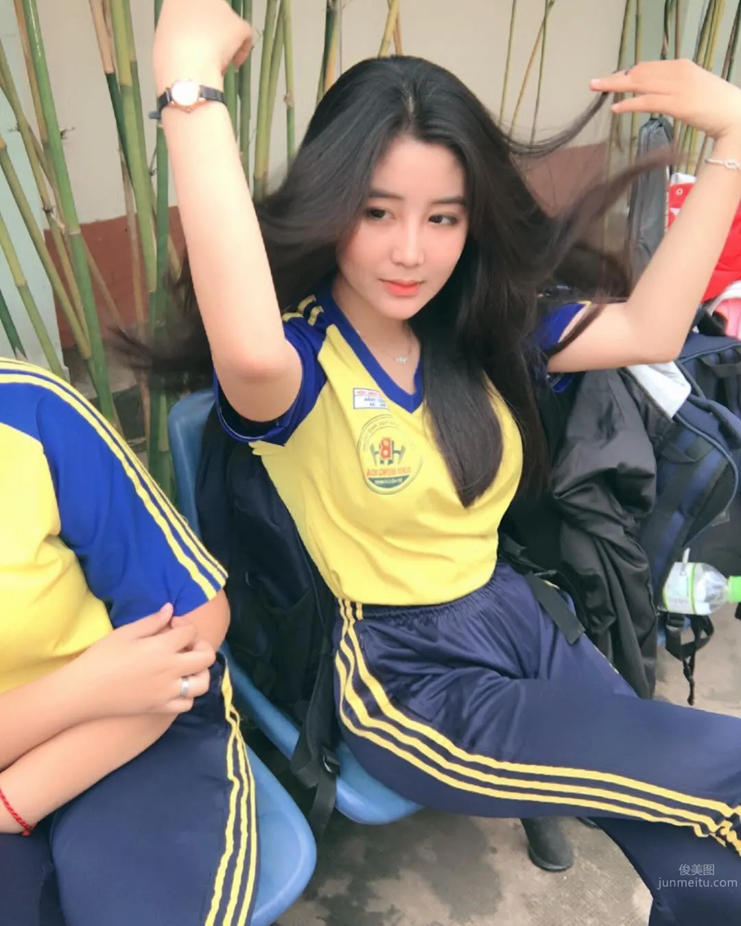 越南「零缺點女神」！16歲清純高中生，白白圓圓的好身材 10