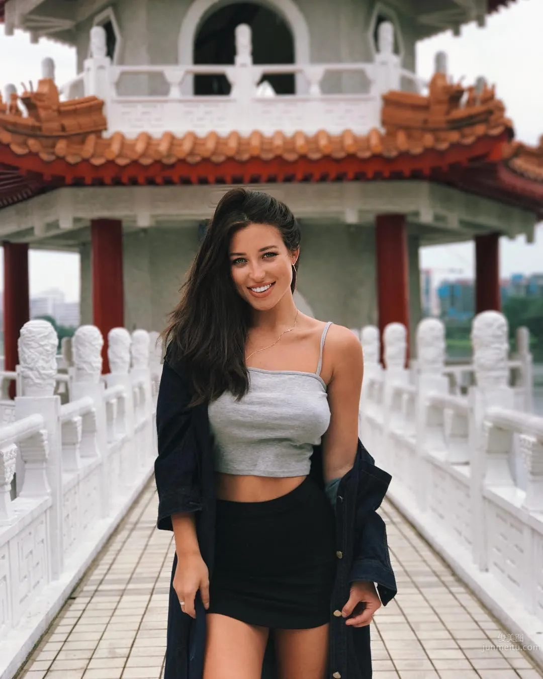 Canadian Model Stefanie Knight, Sexy Hot Figure That Cannot Be Contained photo 18