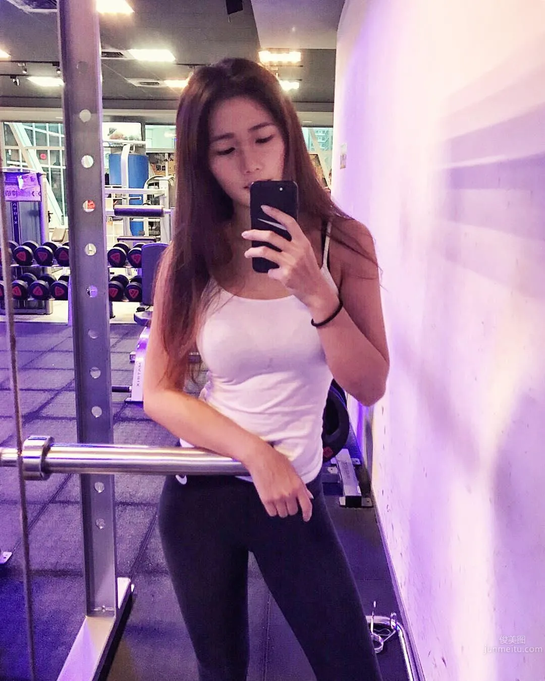 台灣素人正妹陳靖媛 渾圓碗波與結實蜜臀 13