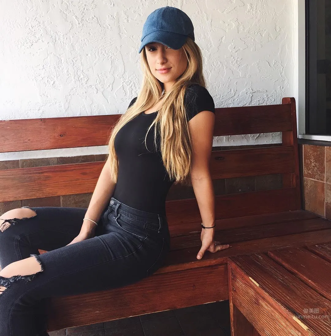 Savannah Montano, Hot Girl with Incredible Body Curves photo 15