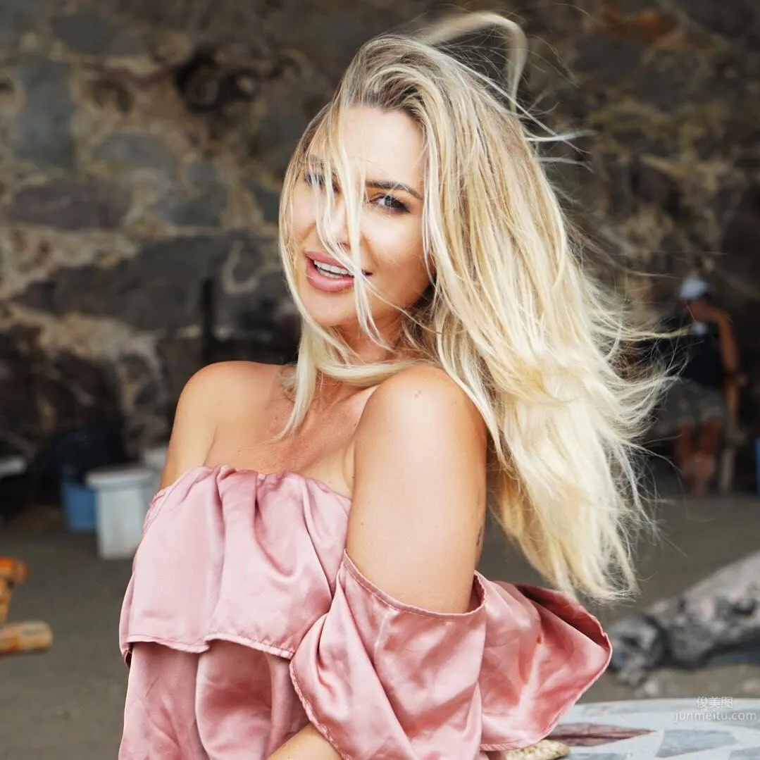 Enthralled! Chocolate Beauty "Rosanna Arkle" Firm and Peachy Curves on Full Display photo 2
