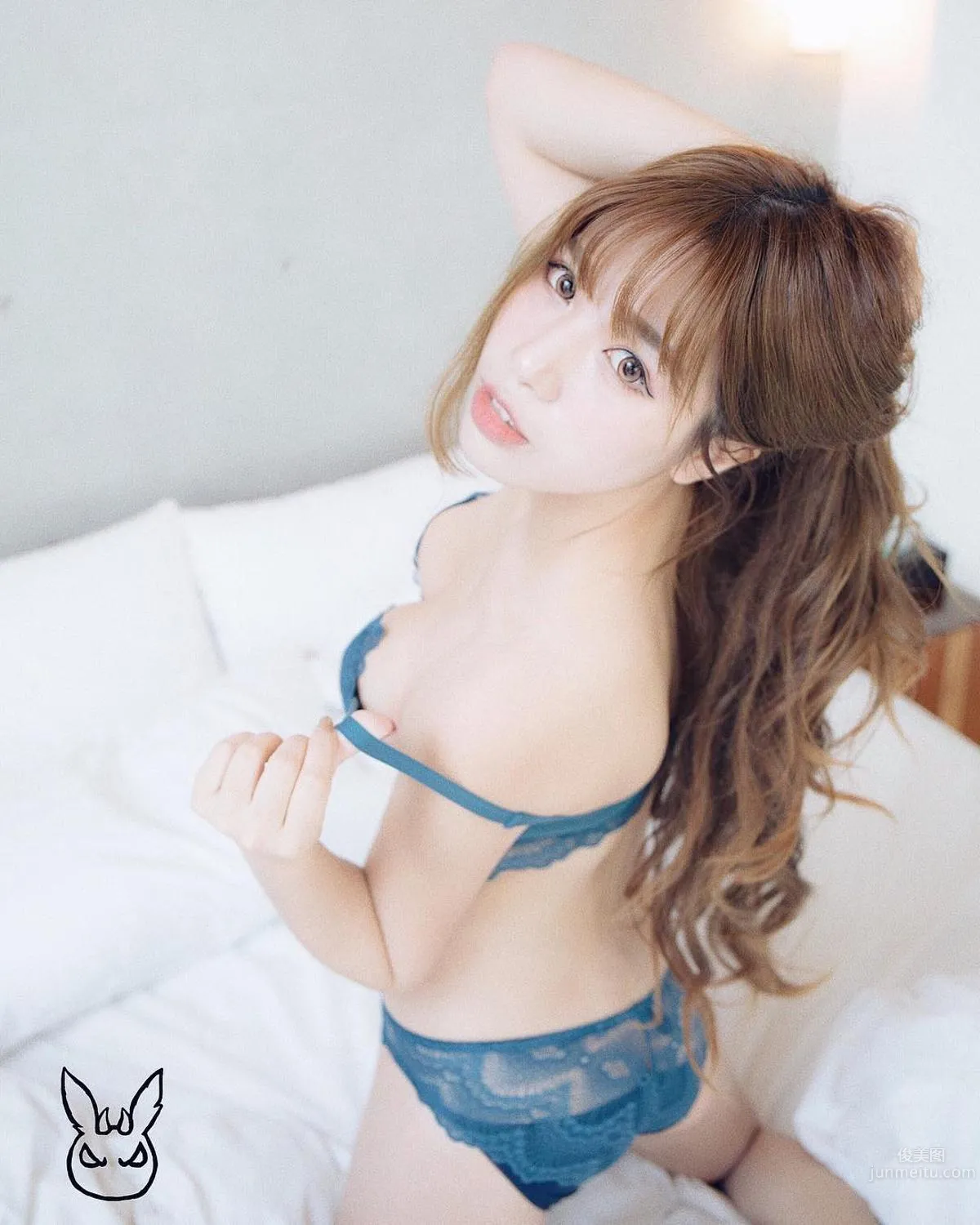 sarre Mihaisha, Stunning Young Model and Anchorwoman photo 18