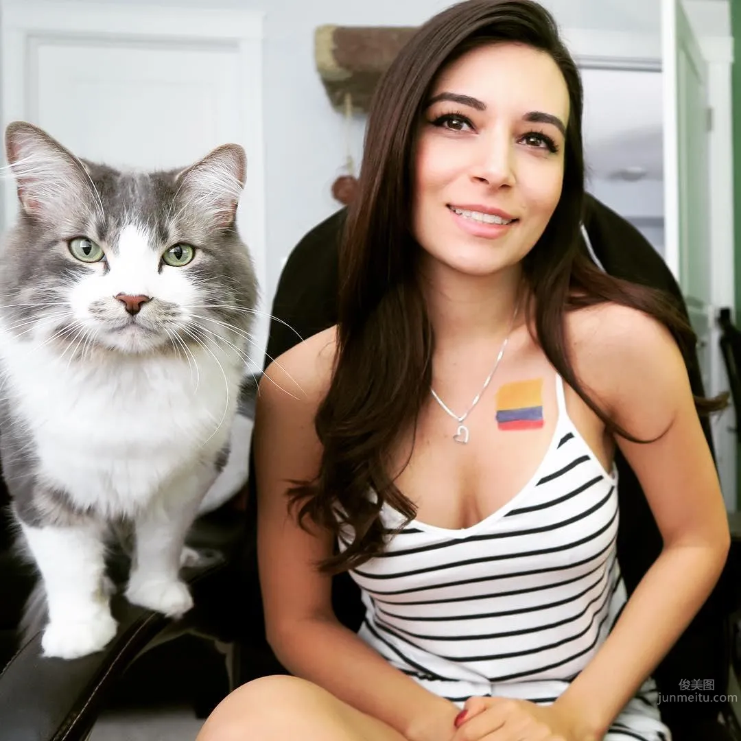 想一起激战！电玩直播妹「Alinity Divine」清新自然_0