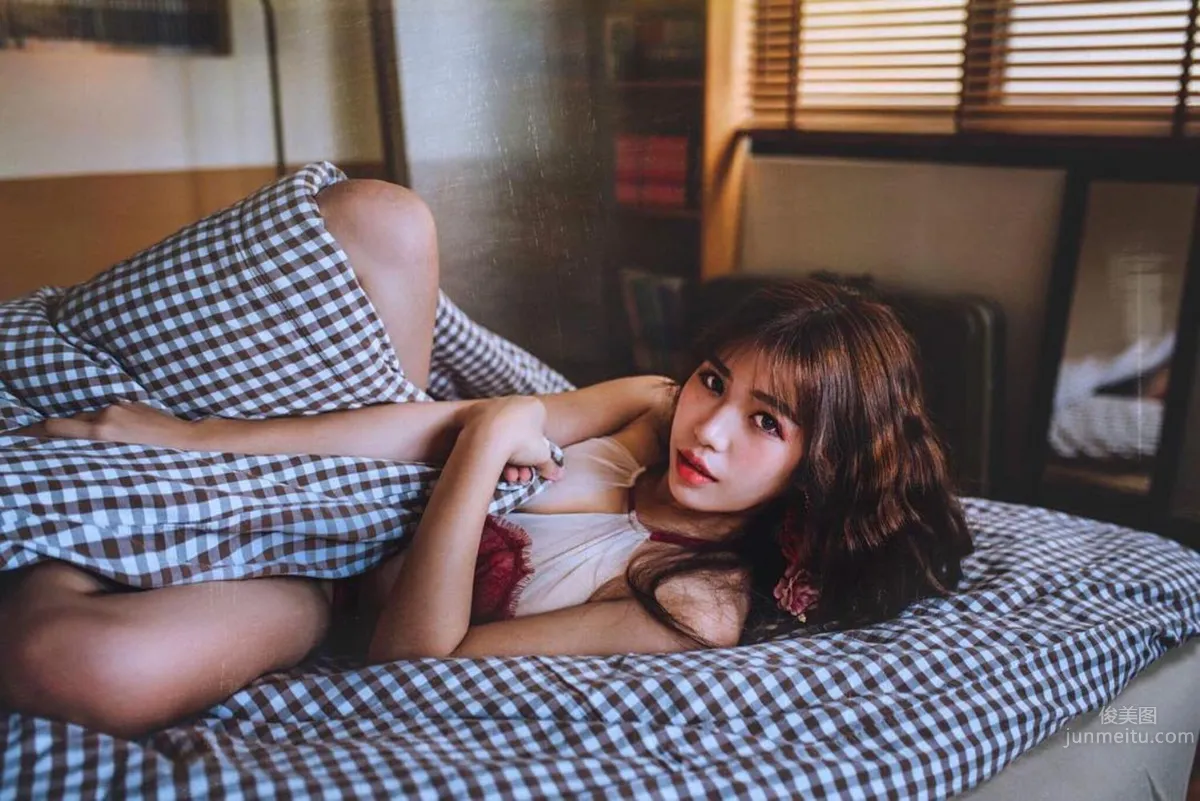 sarre Mihaisha, Stunning Young Model and Anchorwoman photo 16
