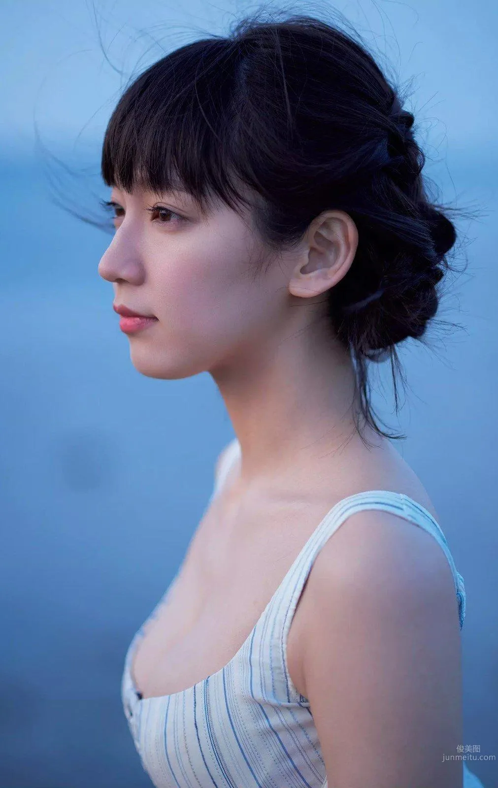 Riho Yoshioka - 2018 Weekly Playboy News Photos photo 36