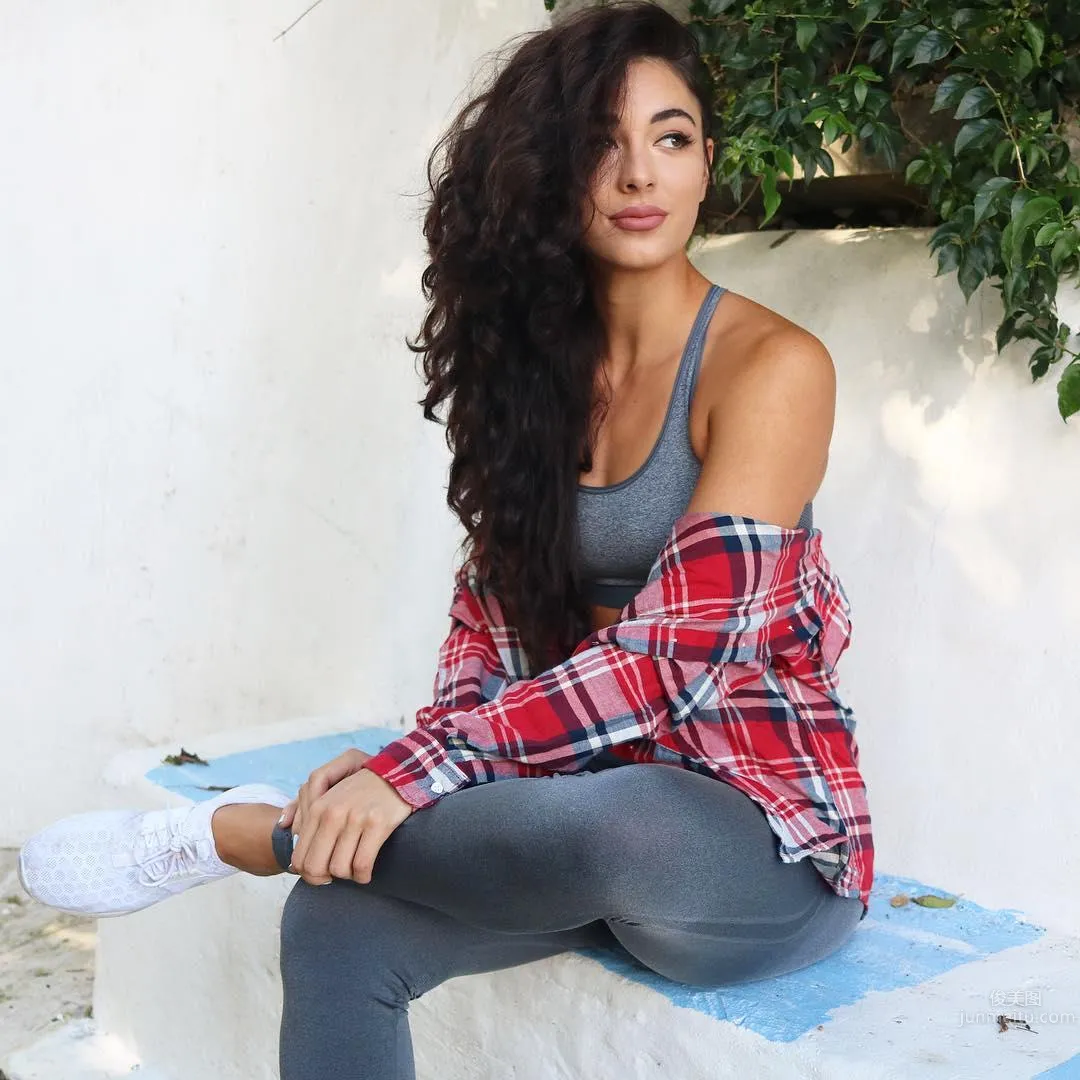Danielle Robertson: Photo Set 2025 photo 17