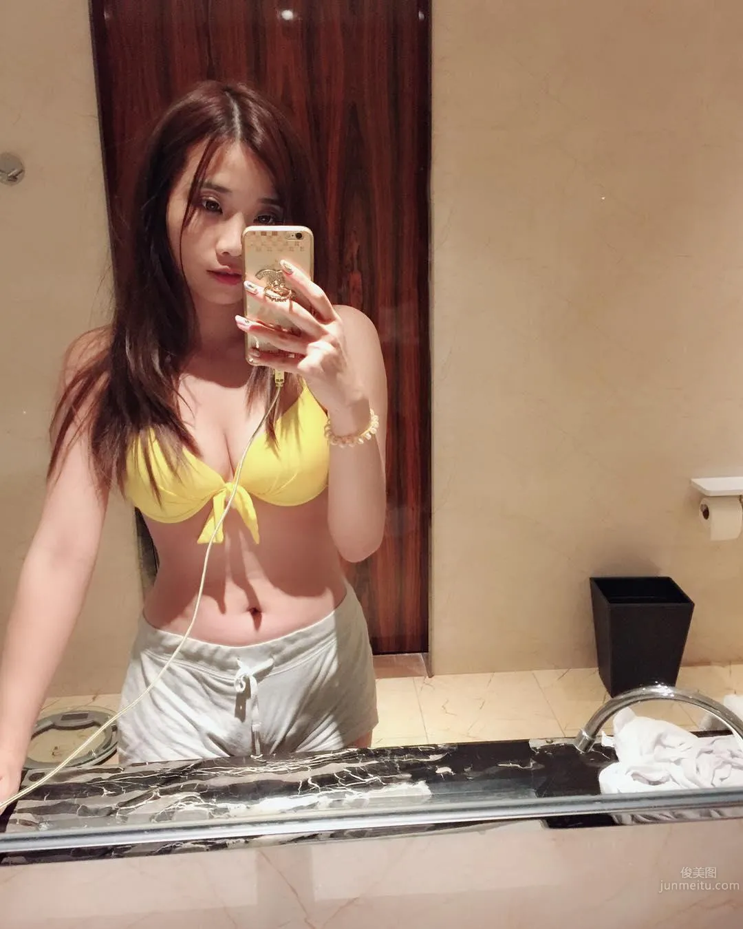 Malaysian Beauty Rainy Lly, Girl with Full Elegance and Great Figure photo 9