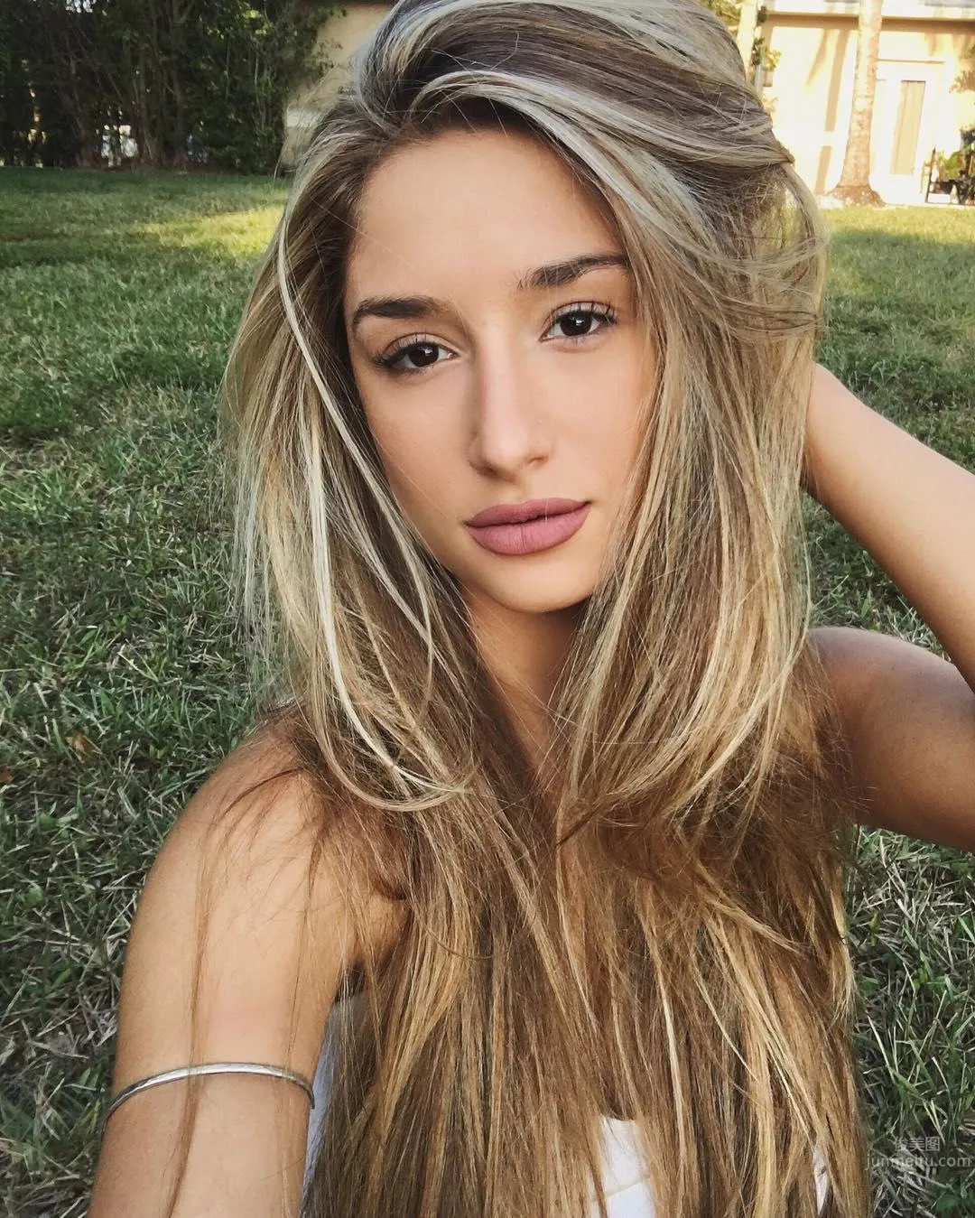 Savannah Montano, Hot Girl with Incredible Body Curves photo 9