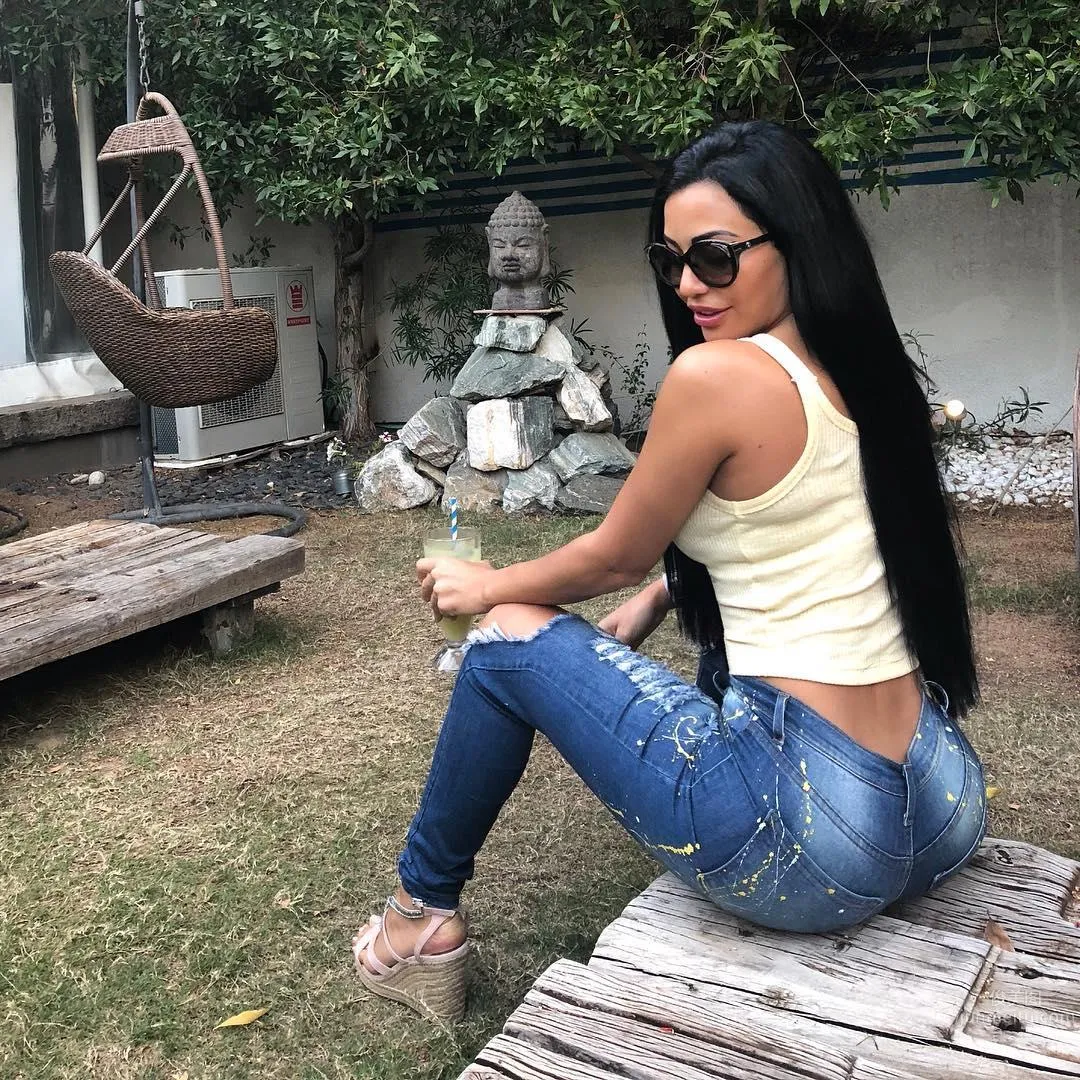 The Temptation of a Local Mom! The Auntie Has a Hot Body and Shows Off Her Round Curves with Overwhelming Presence photo 28