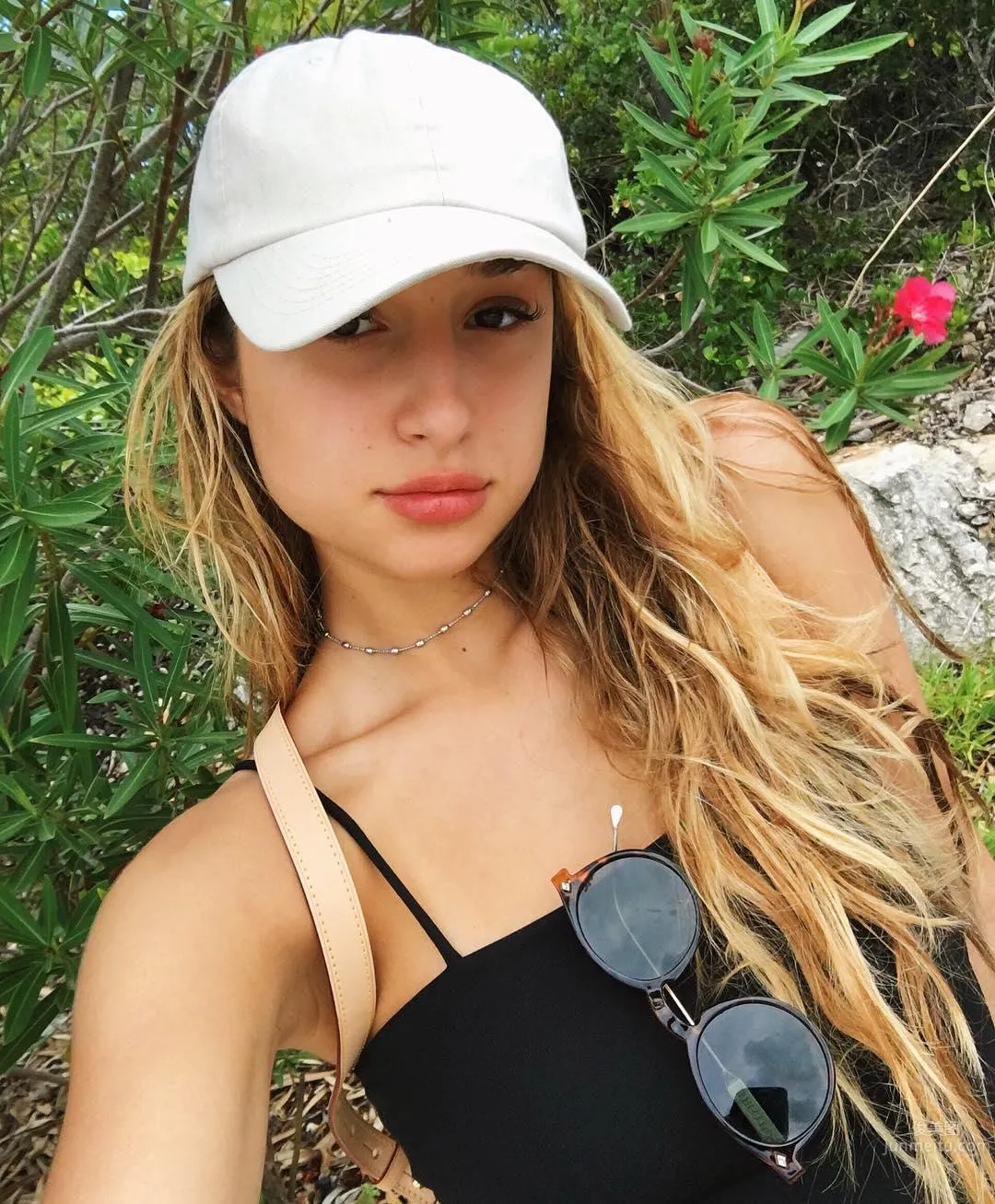 Savannah Montano, Hot Girl with Incredible Body Curves photo 19