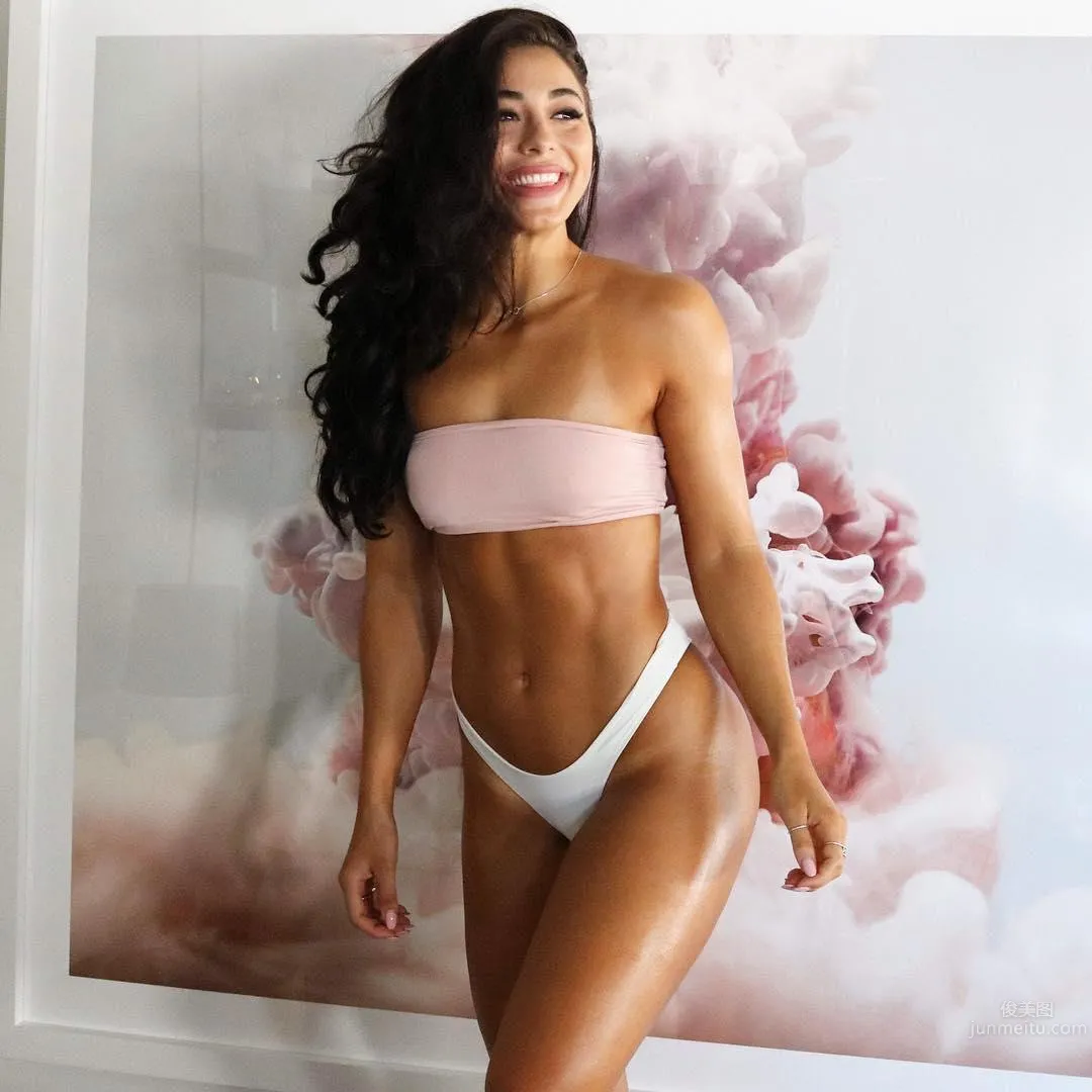 Danielle Robertson: Photo Set 2025 photo 43