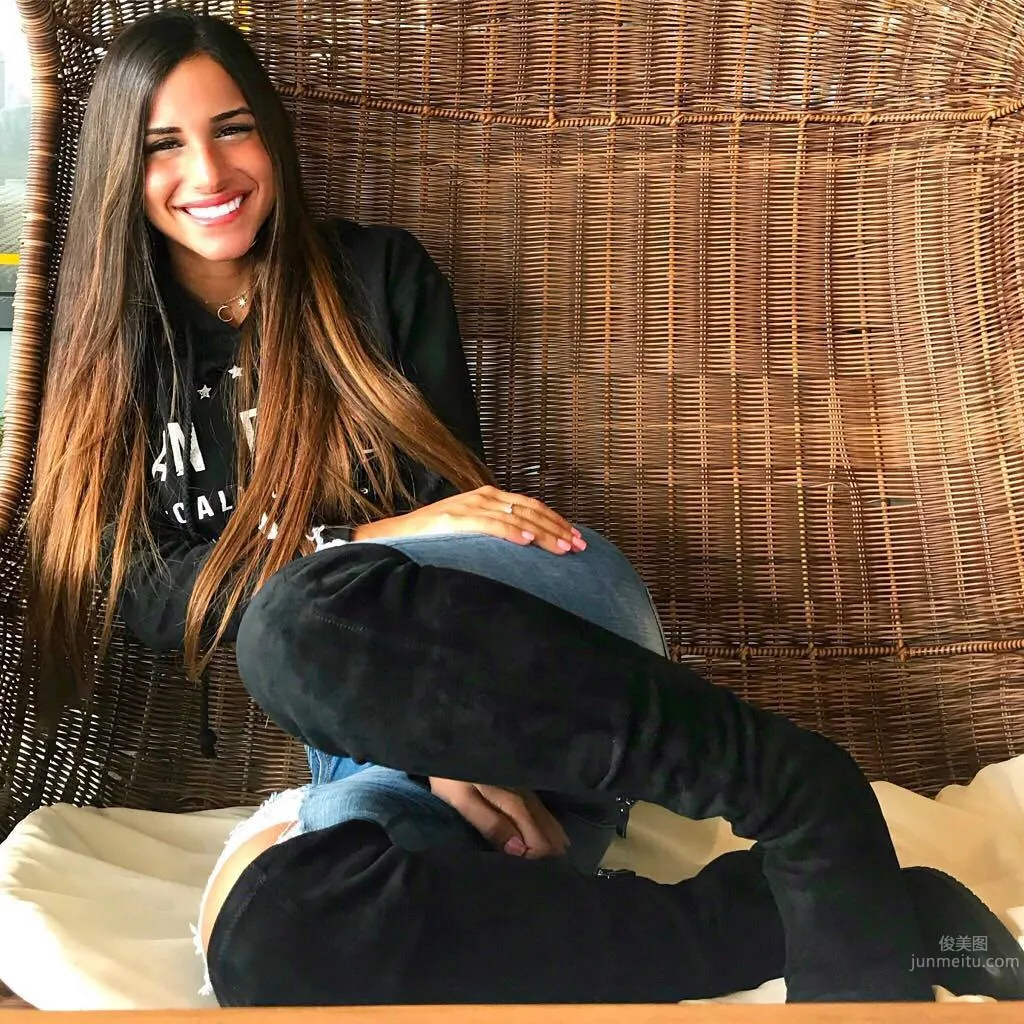 Sunny Beauty Avital Cohen Laughing Out Loud Sending Sweet Positive Energy photo 26