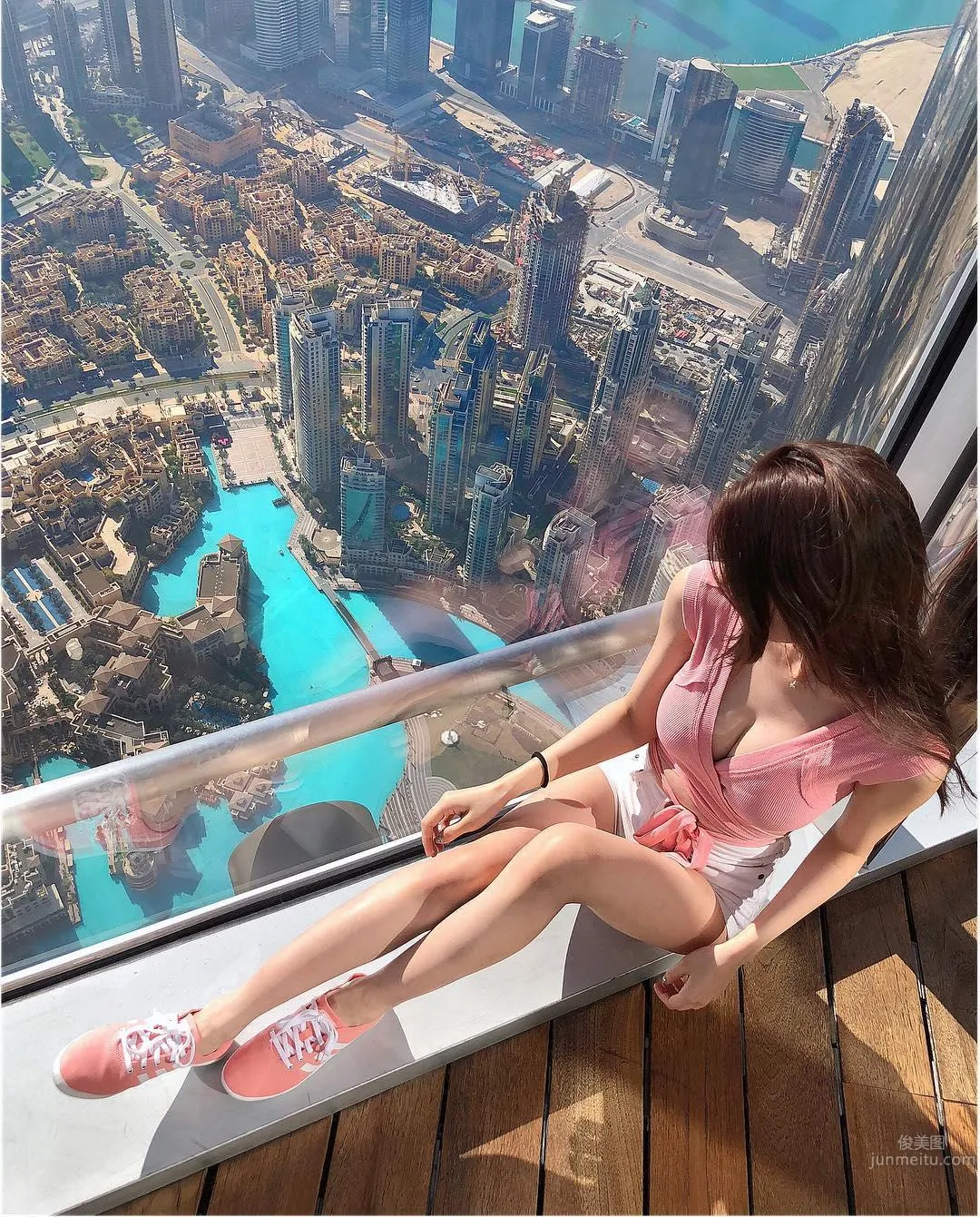 Super Hot Bikini Babe Cherry, Her Unreal Figure Stuns Netizens photo 17