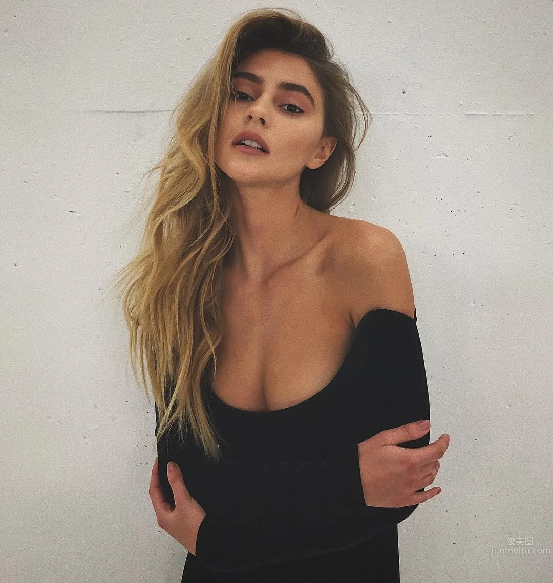 Elegant Sweetheart Stefanie Giesinger, Missing Lower Body, Heavenly Long Legs Revealed photo 27