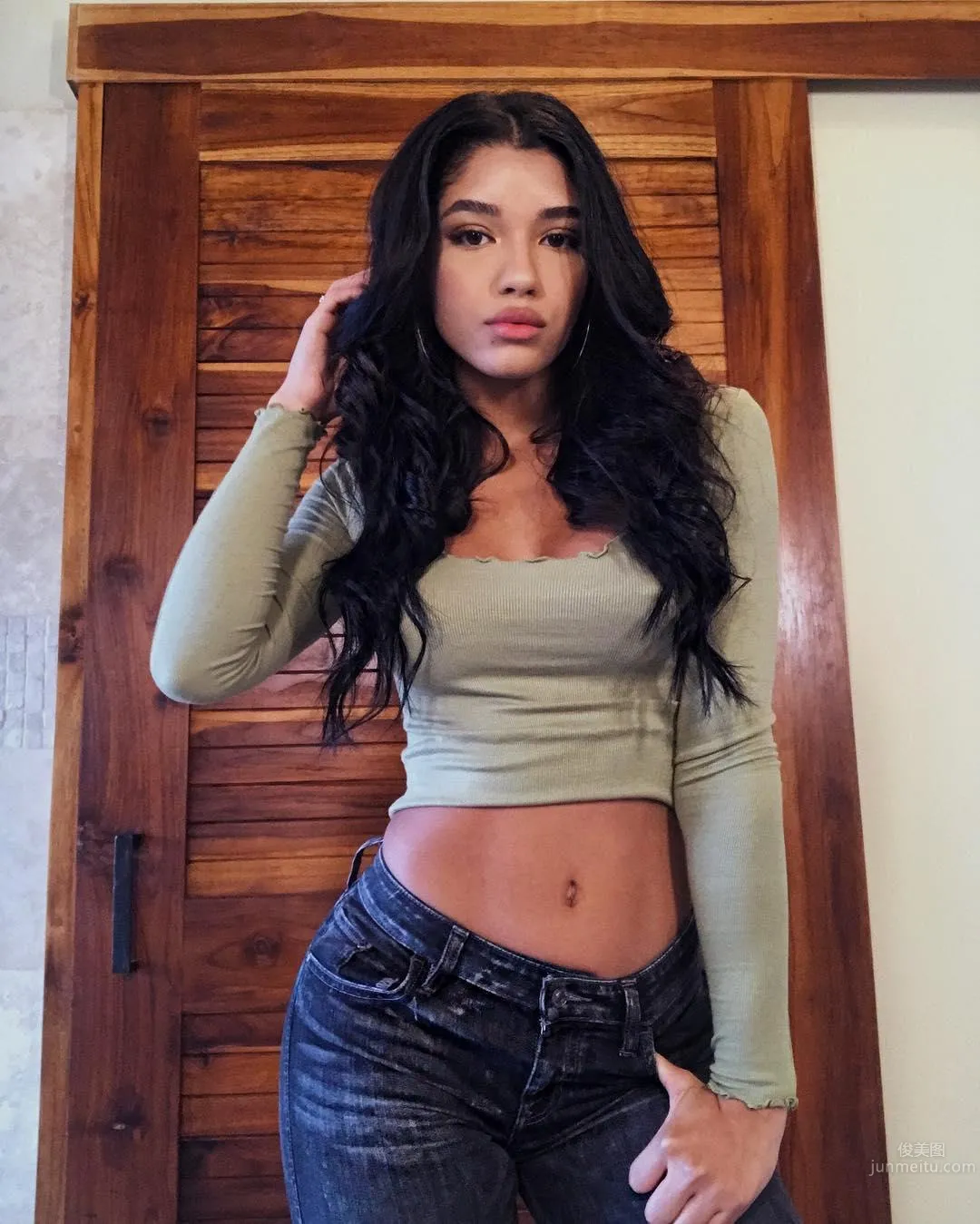 Yovanna Ventura- 健康膚色健美線條 18